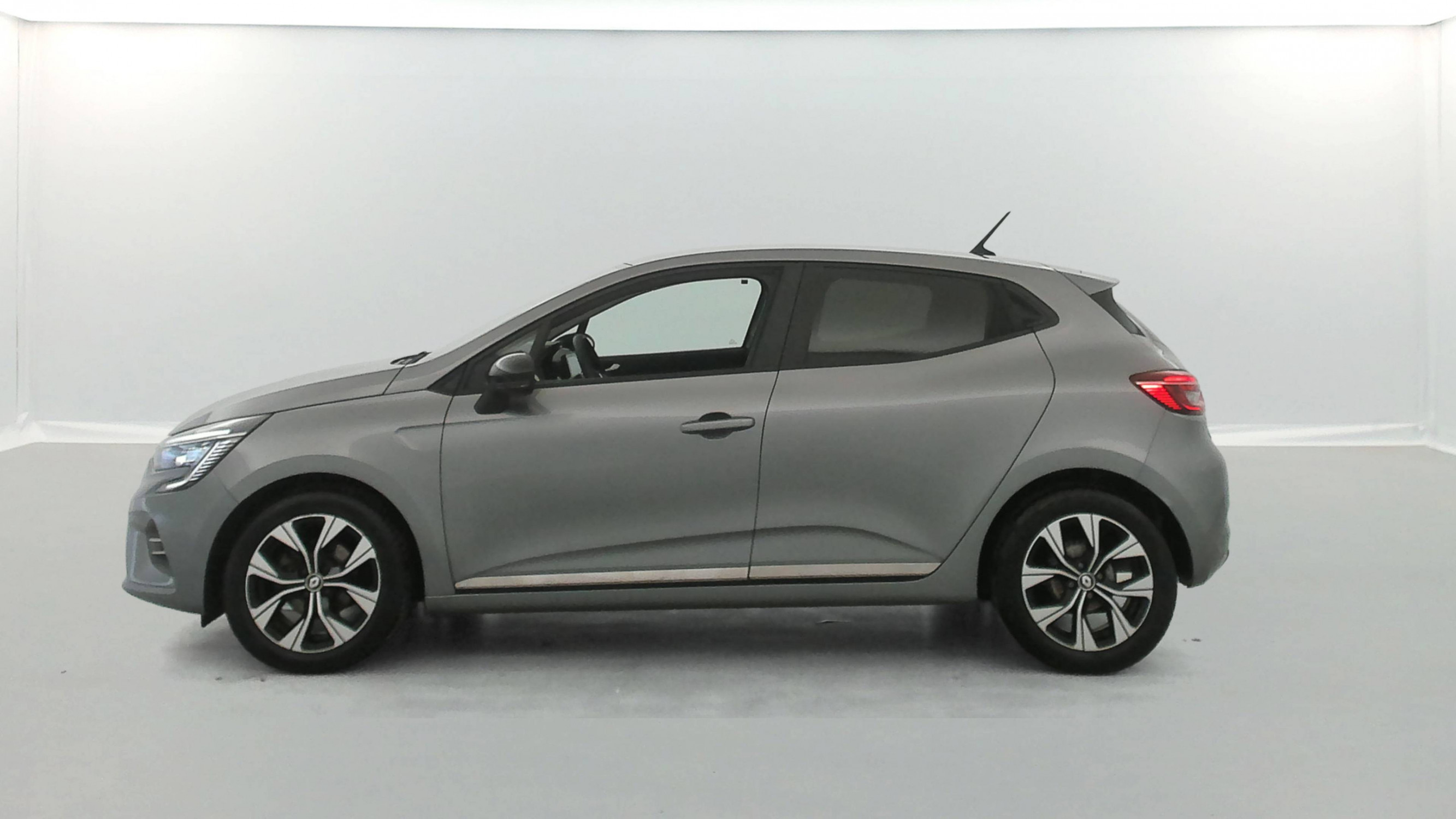 Vente en ligne Renault Clio 5 Clio TCe 90 au prix de 14 490 €
