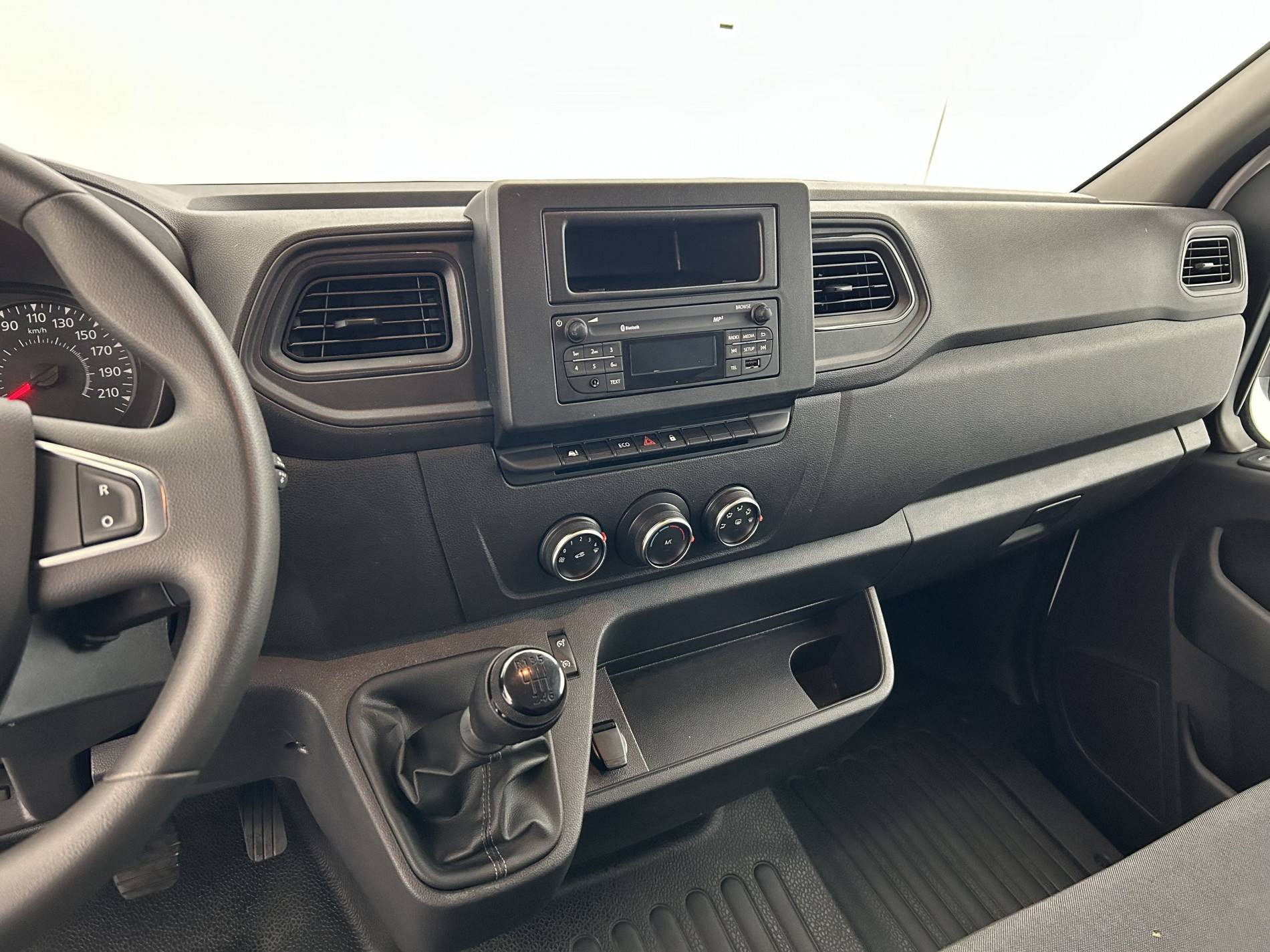 Vente en ligne Renault Master Fourgon MASTER FGN TRAC F3500 L2H2 BLUE DCI 135 au prix de 25 890 €