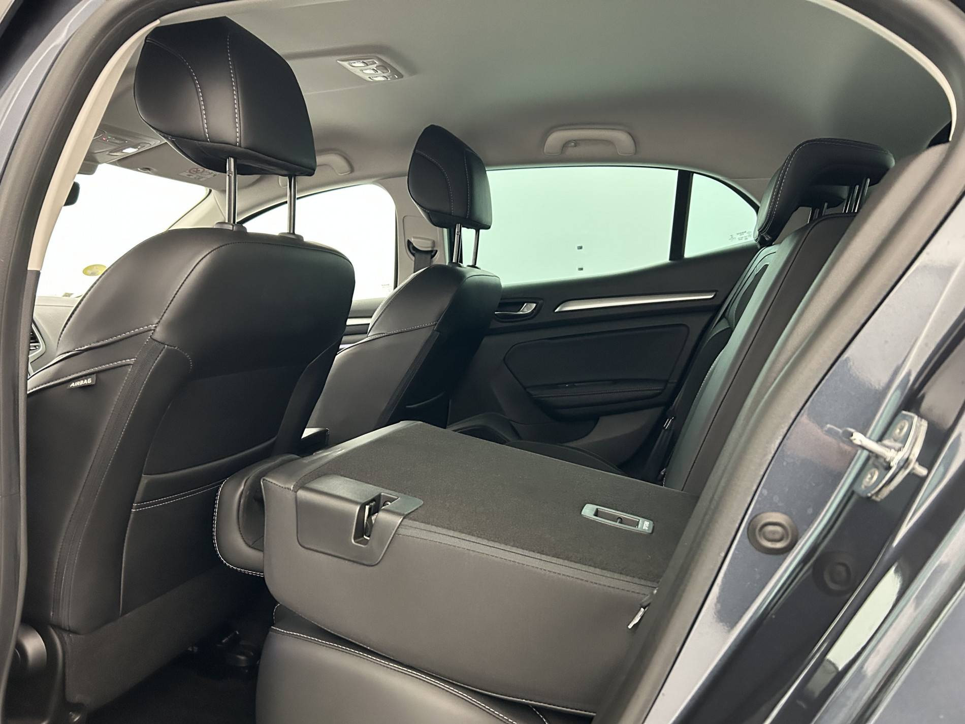 Vente en ligne Renault Megane 4  Blue dCi 115 EDC au prix de 19 690 €