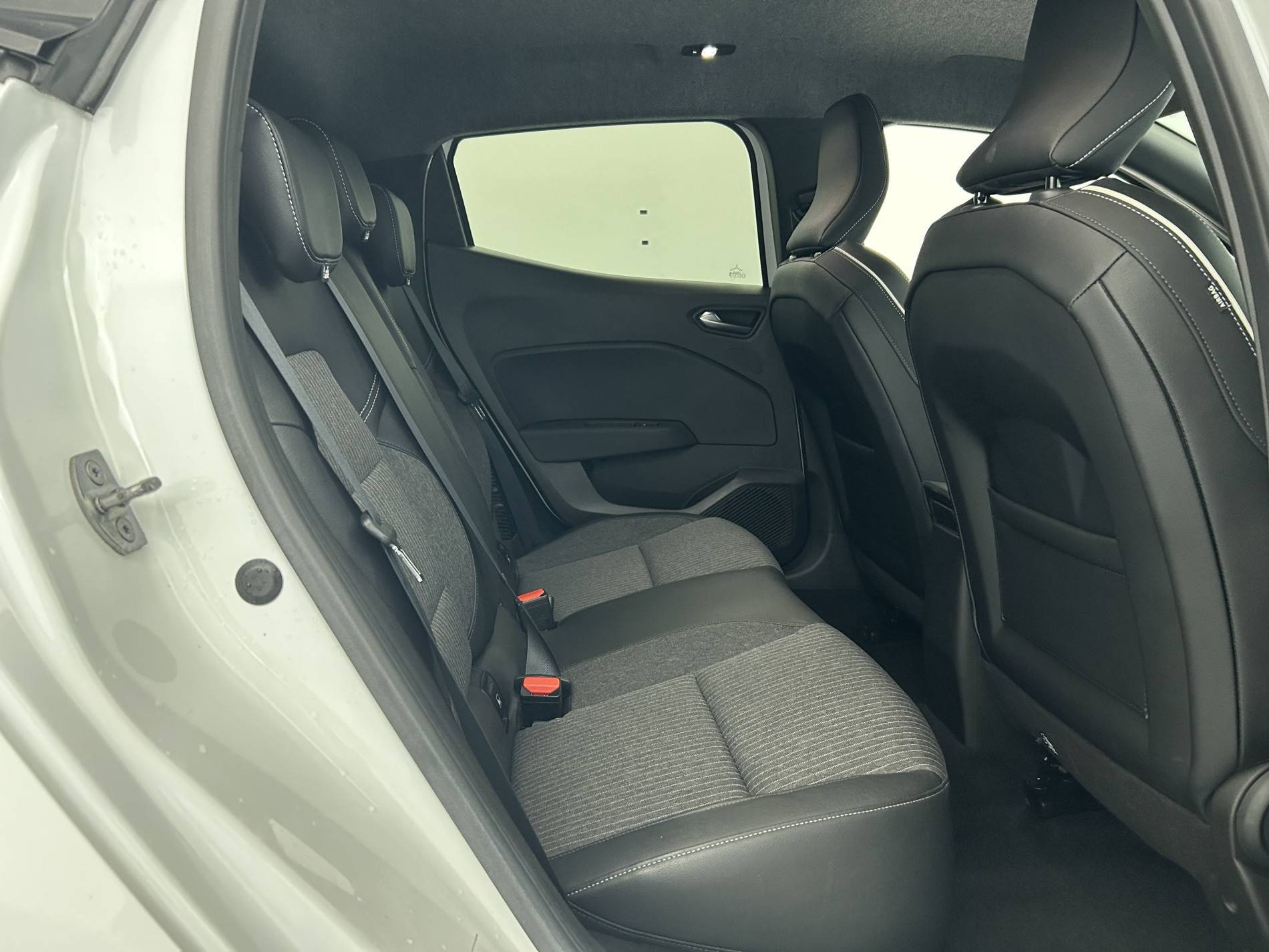 Vente en ligne Renault Clio 5 Clio E-Tech full hybrid 145 au prix de 16 990 €