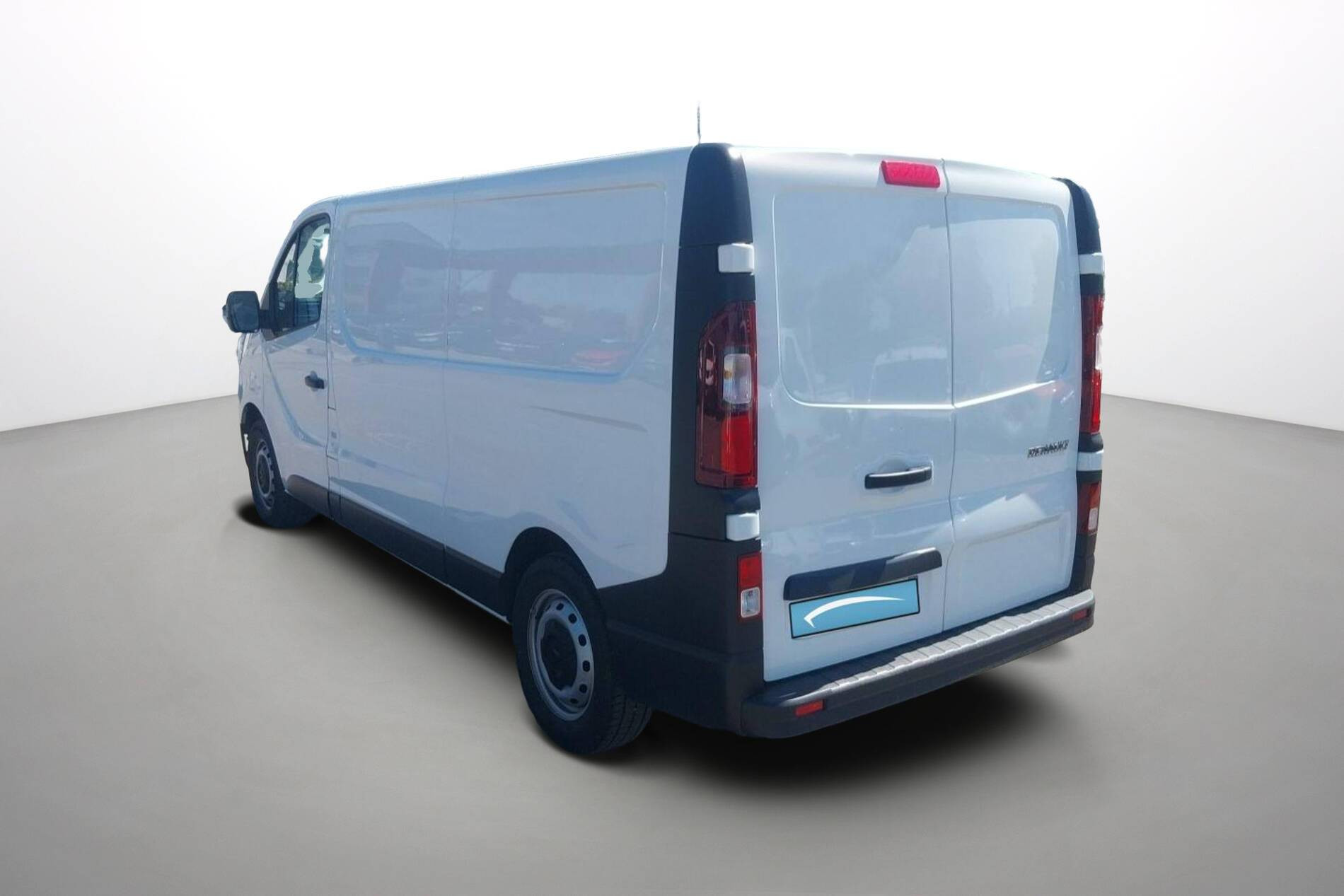 Vente en ligne Renault Trafic 3 Fourgon TRAFIC PC L2H1 3T BLUE DCI 150 au prix de 24 990 €