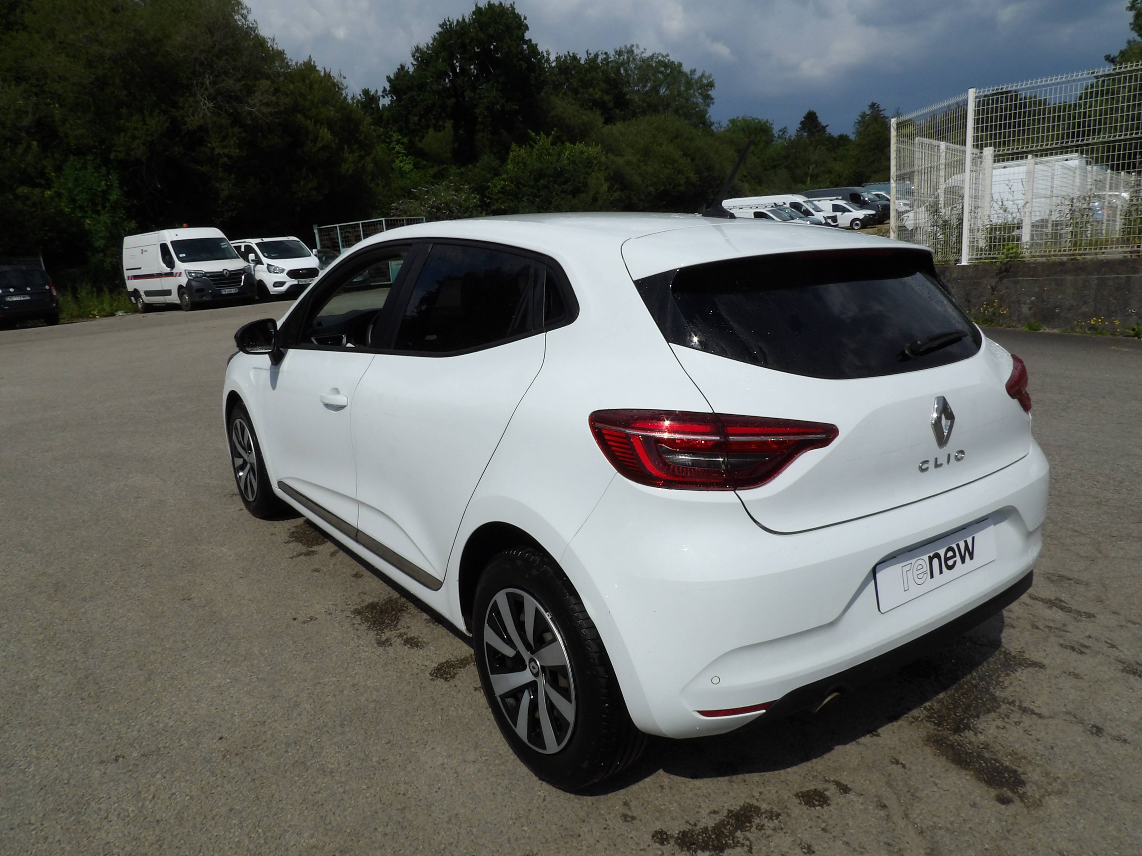 Vente en ligne Renault Clio 5 Clio TCe 90 au prix de 13 999 €