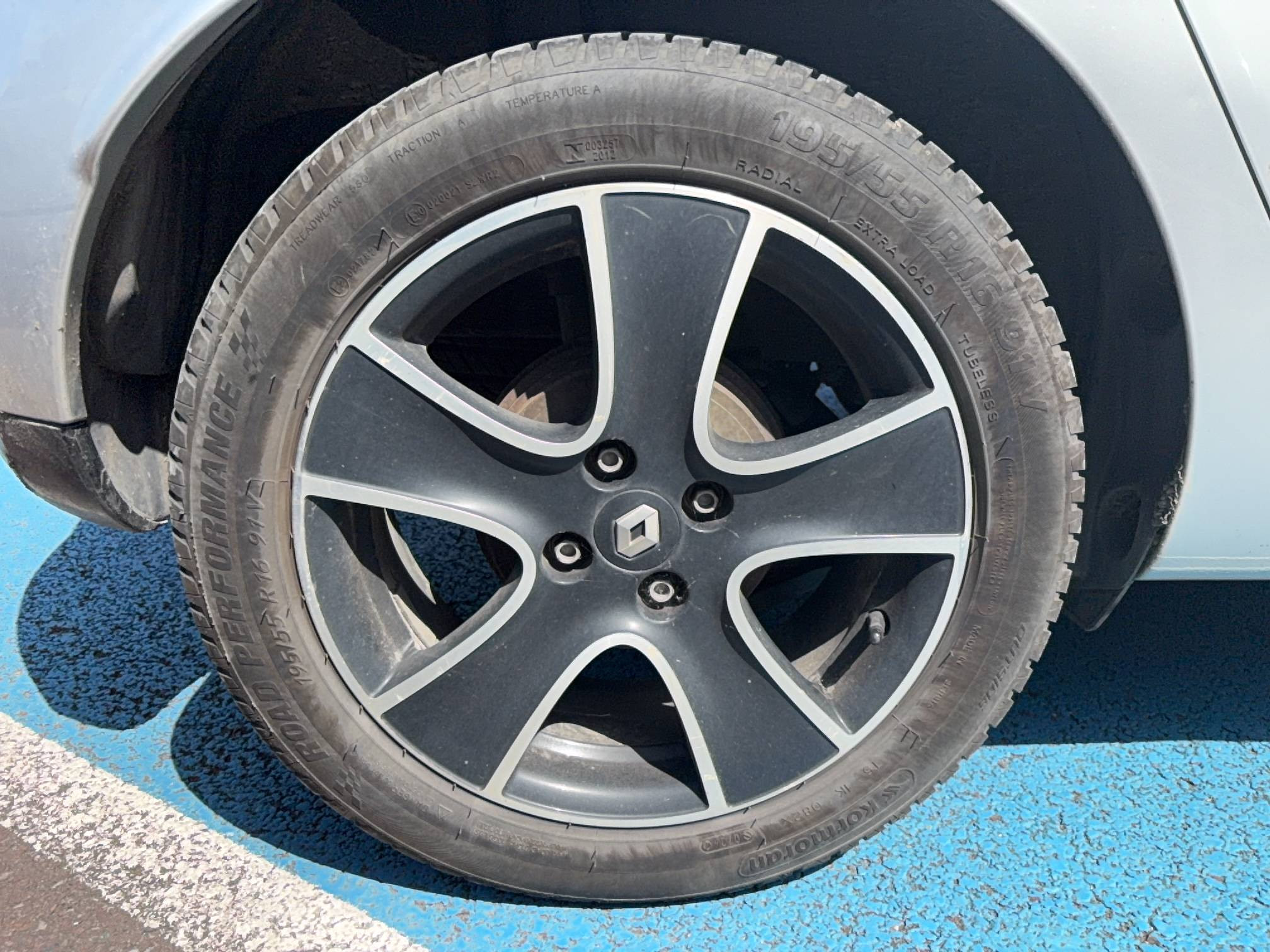 Vente en ligne Renault Clio 4  dCi 75 eco2 au prix de 9 590 €