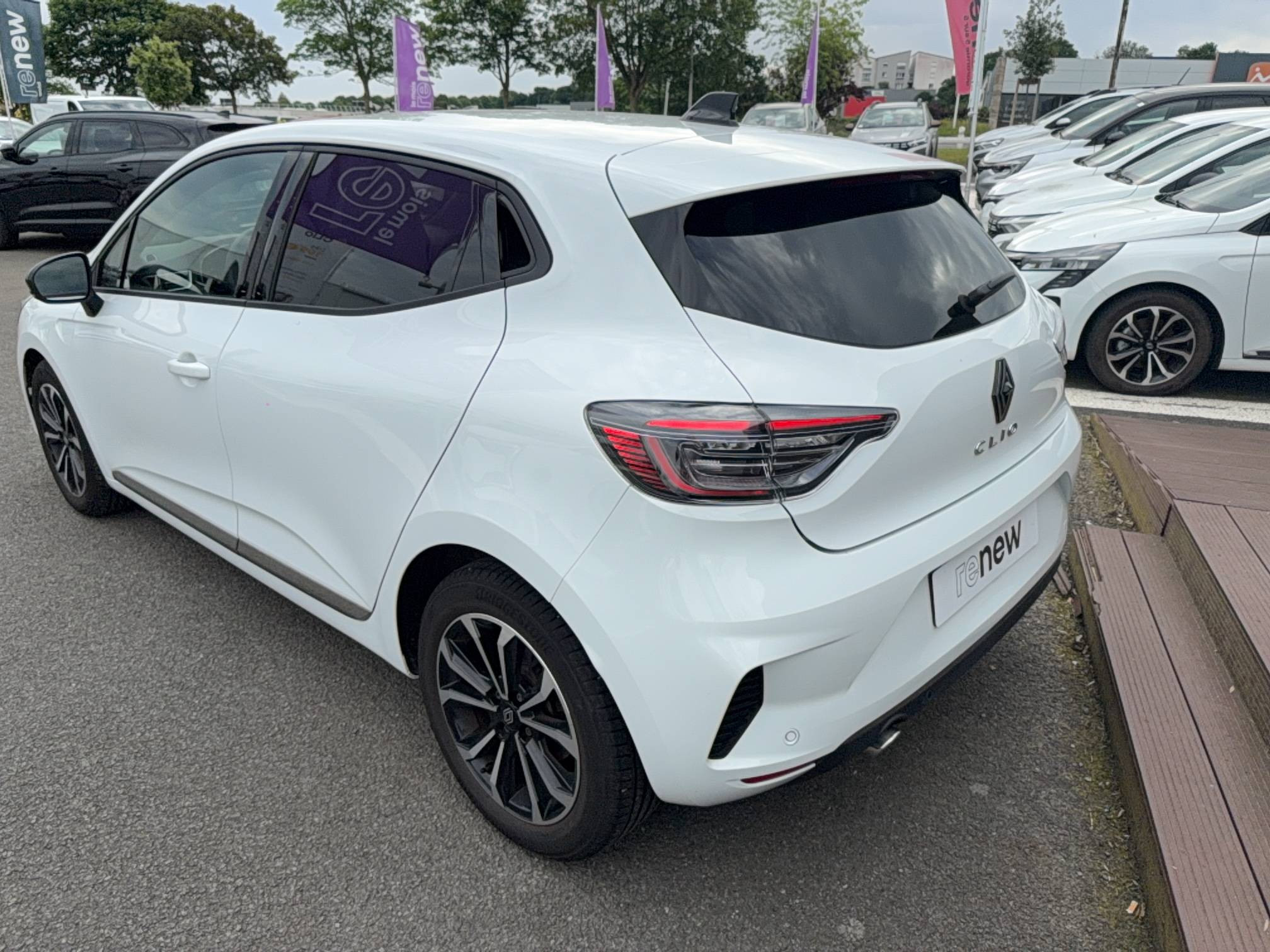 Vente en ligne Renault Clio 5 Clio TCe 90 au prix de 15 890 €