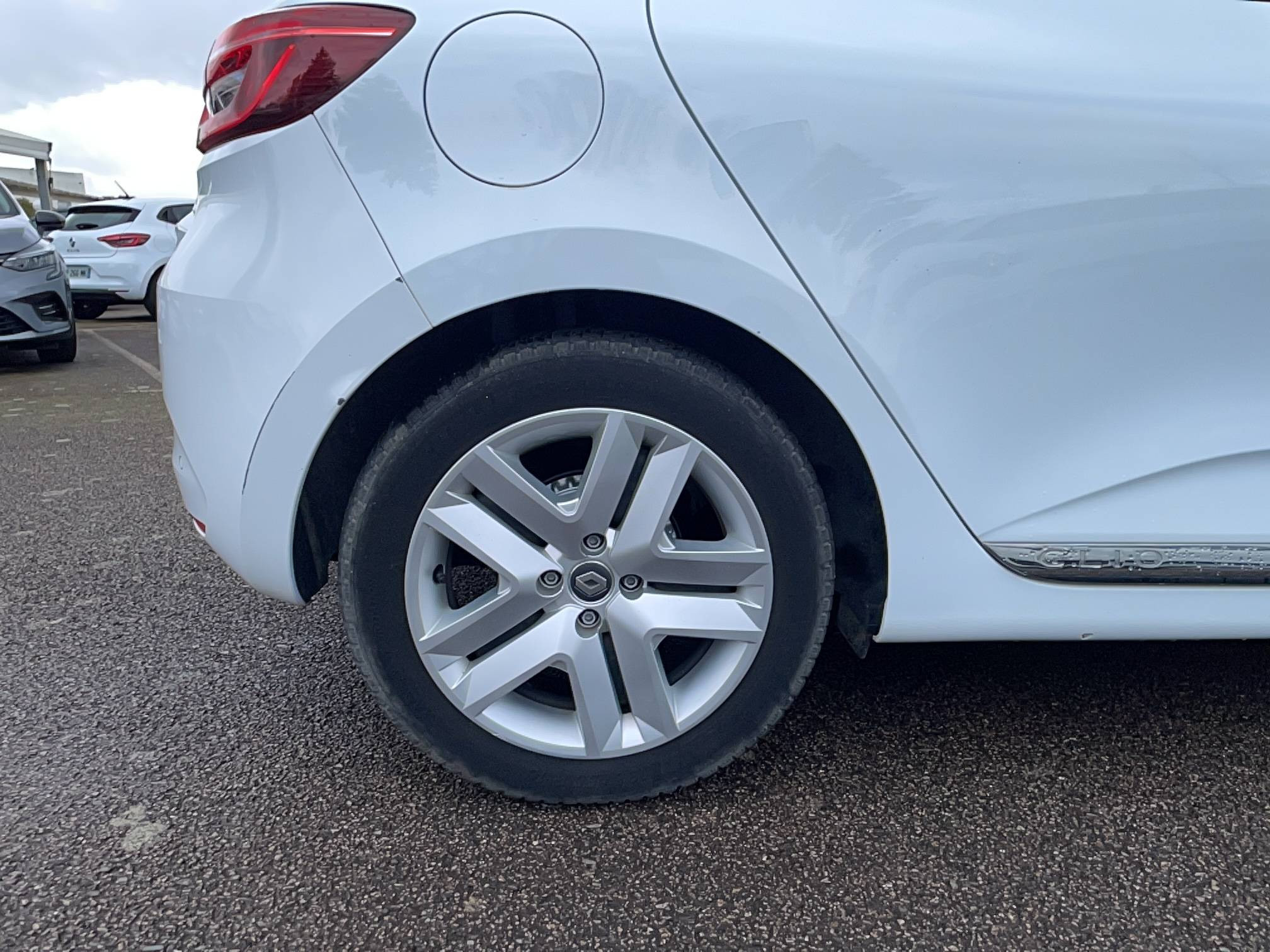 Vente en ligne Renault Clio 5 Clio TCe 90 - 21 au prix de 12 590 €