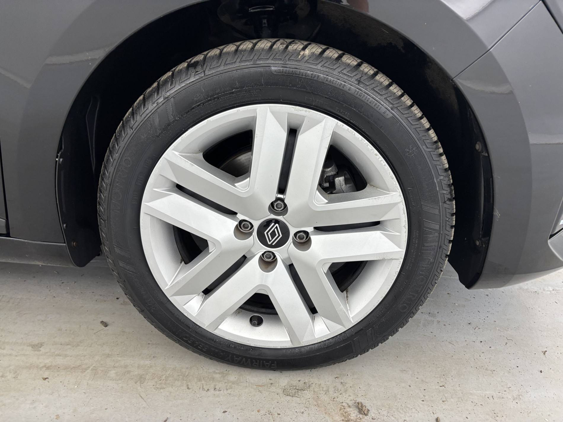 Vente en ligne Renault Clio 5 Clio dCi 100 au prix de 15 790 €