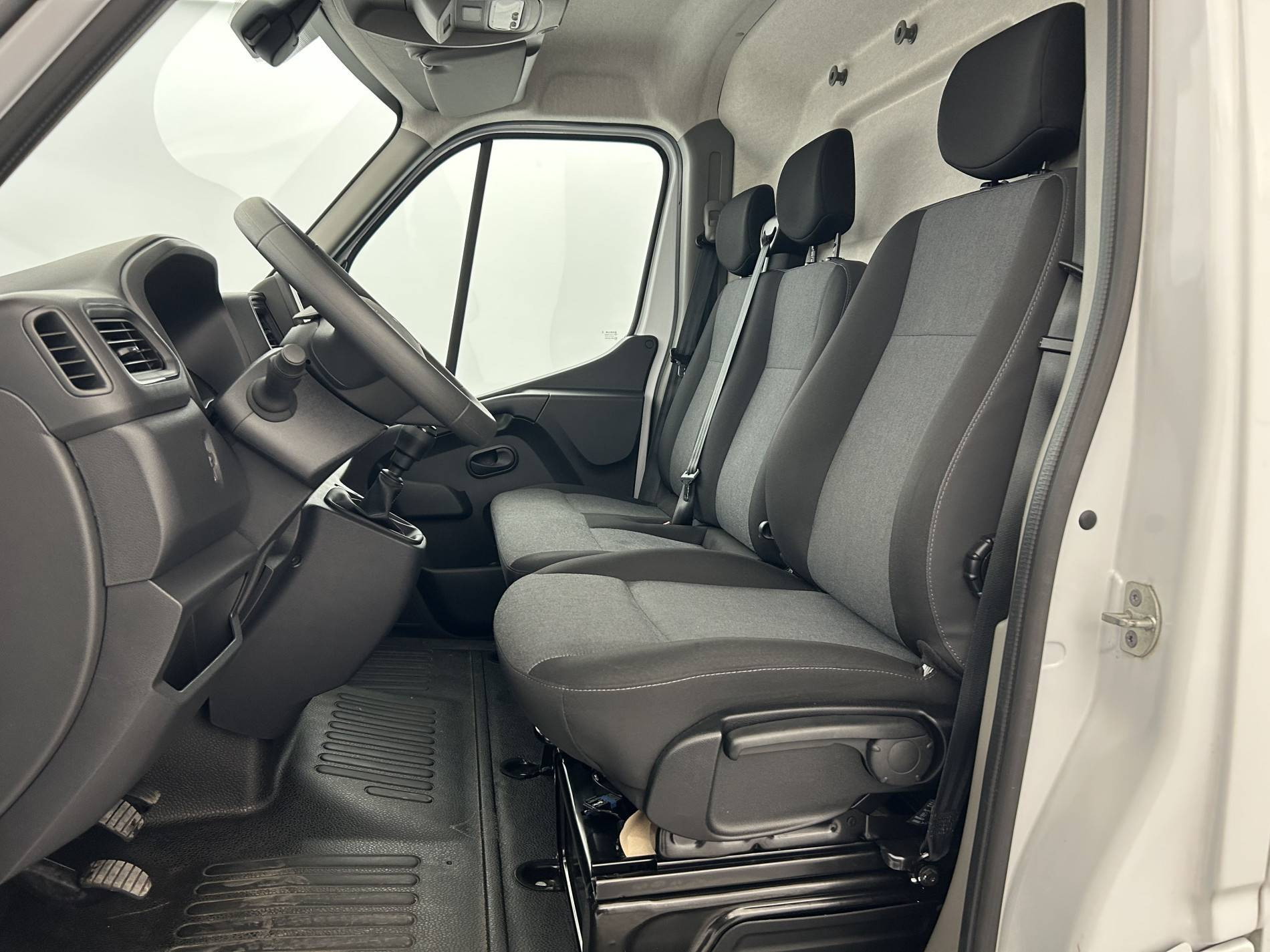 Vente en ligne Renault Master Fourgon MASTER FGN TRAC F3500 L3H3 BLUE DCI 135 au prix de 27 890 €