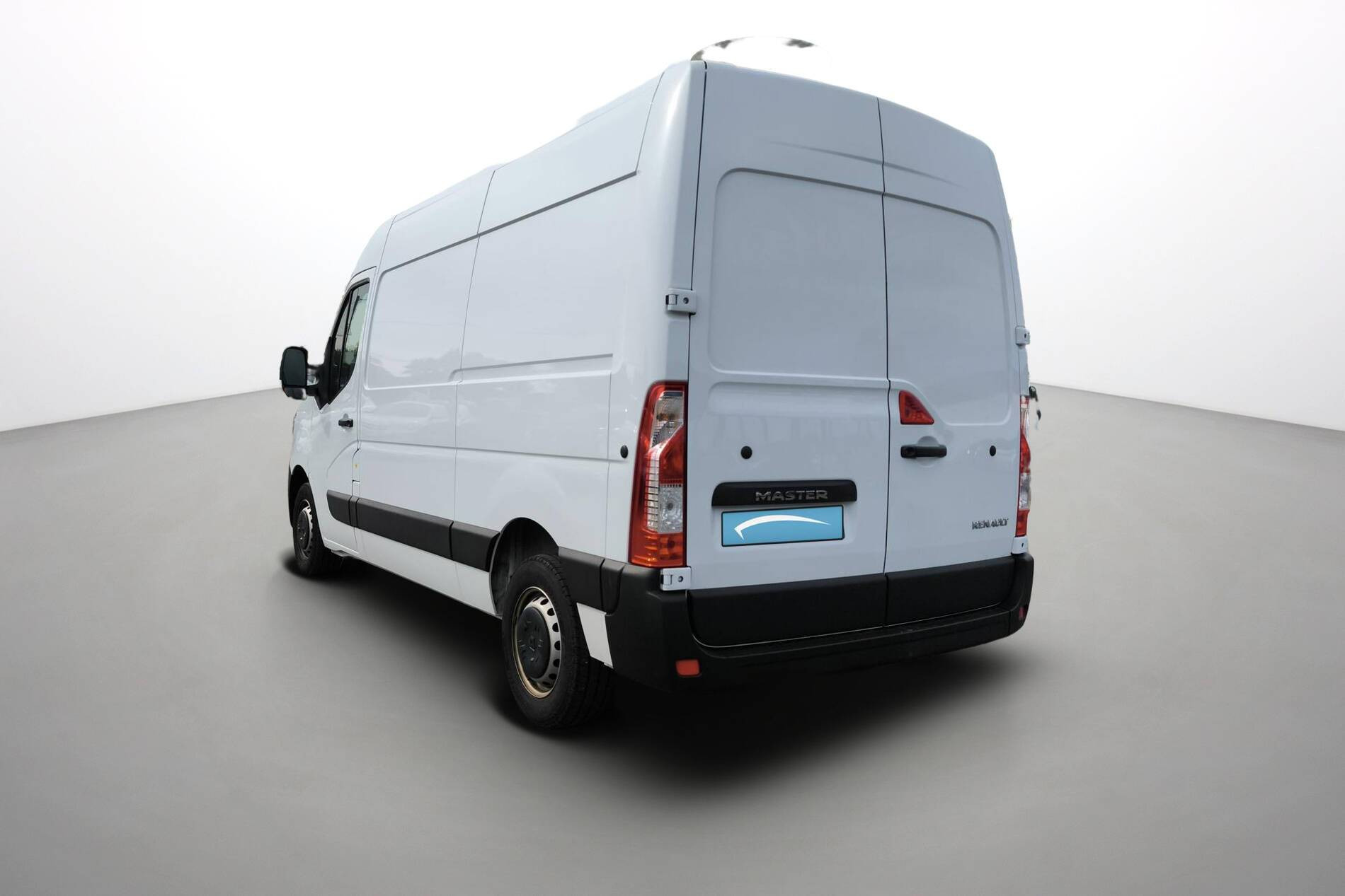 Vente en ligne Renault Master Fourgon MASTER FGN TRAC F3500 L2H2 BLUE DCI 135 au prix de 26 490 €