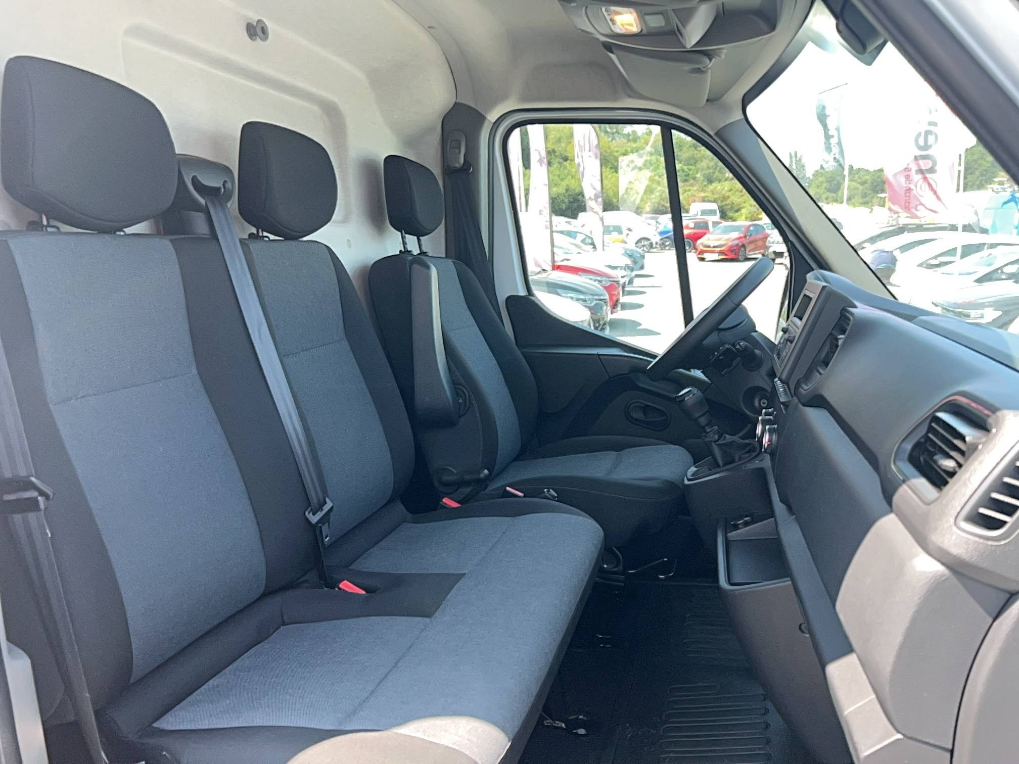 Vente en ligne Renault Master Fourgon MASTER FGN TRAC F3500 L2H2 BLUE DCI 135 au prix de 22 990 €