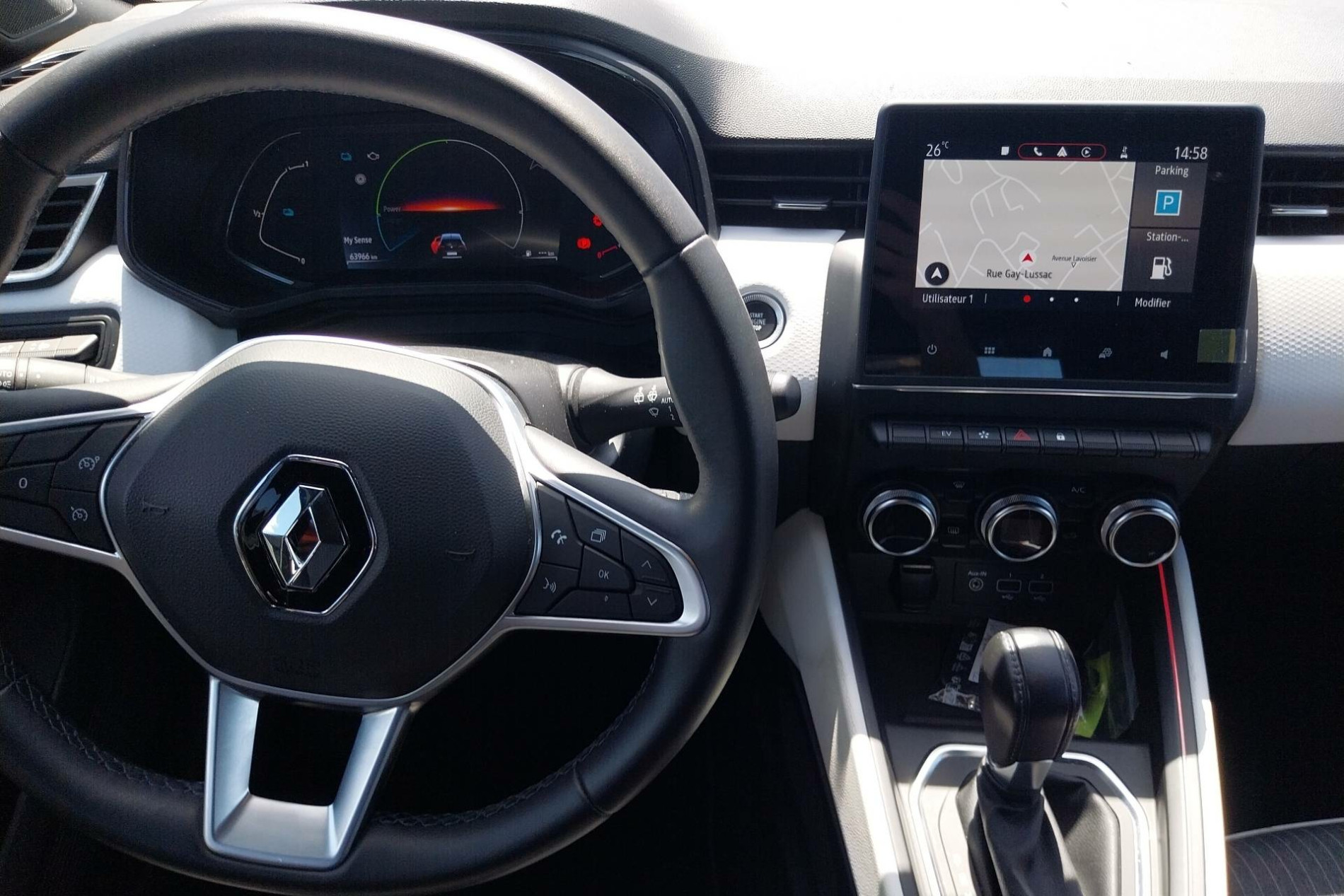 Vente en ligne Renault Clio 5 Clio E-Tech 140 - 21N au prix de 15 990 €