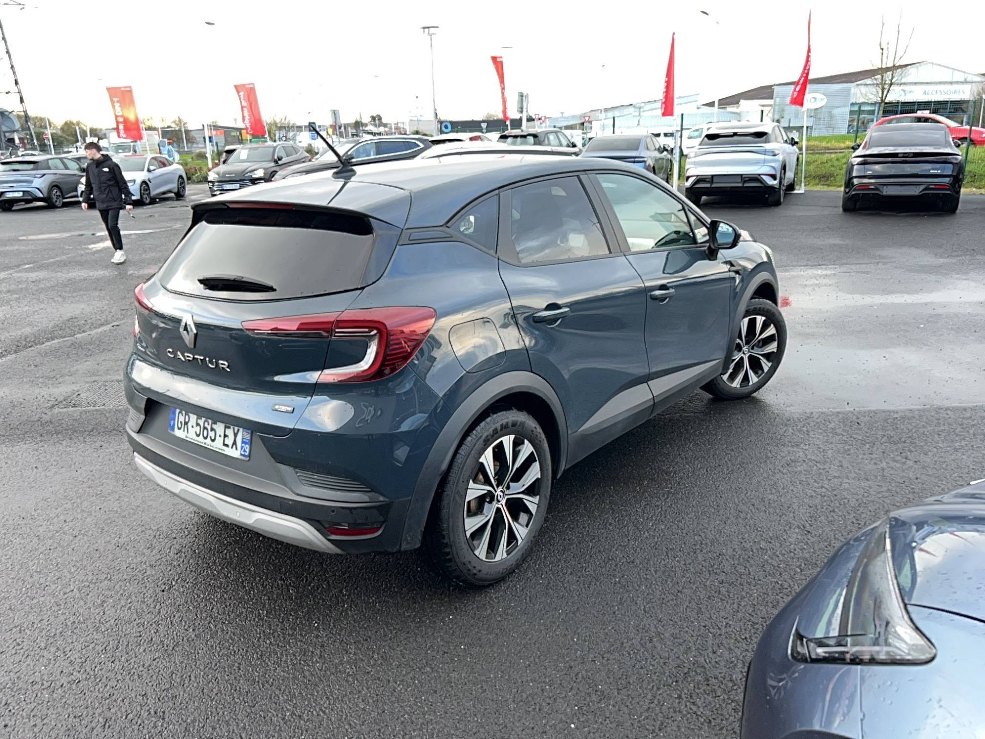 Renault Captur  E-Tech full hybrid 145 occasion de 2023 en vente à Nantes