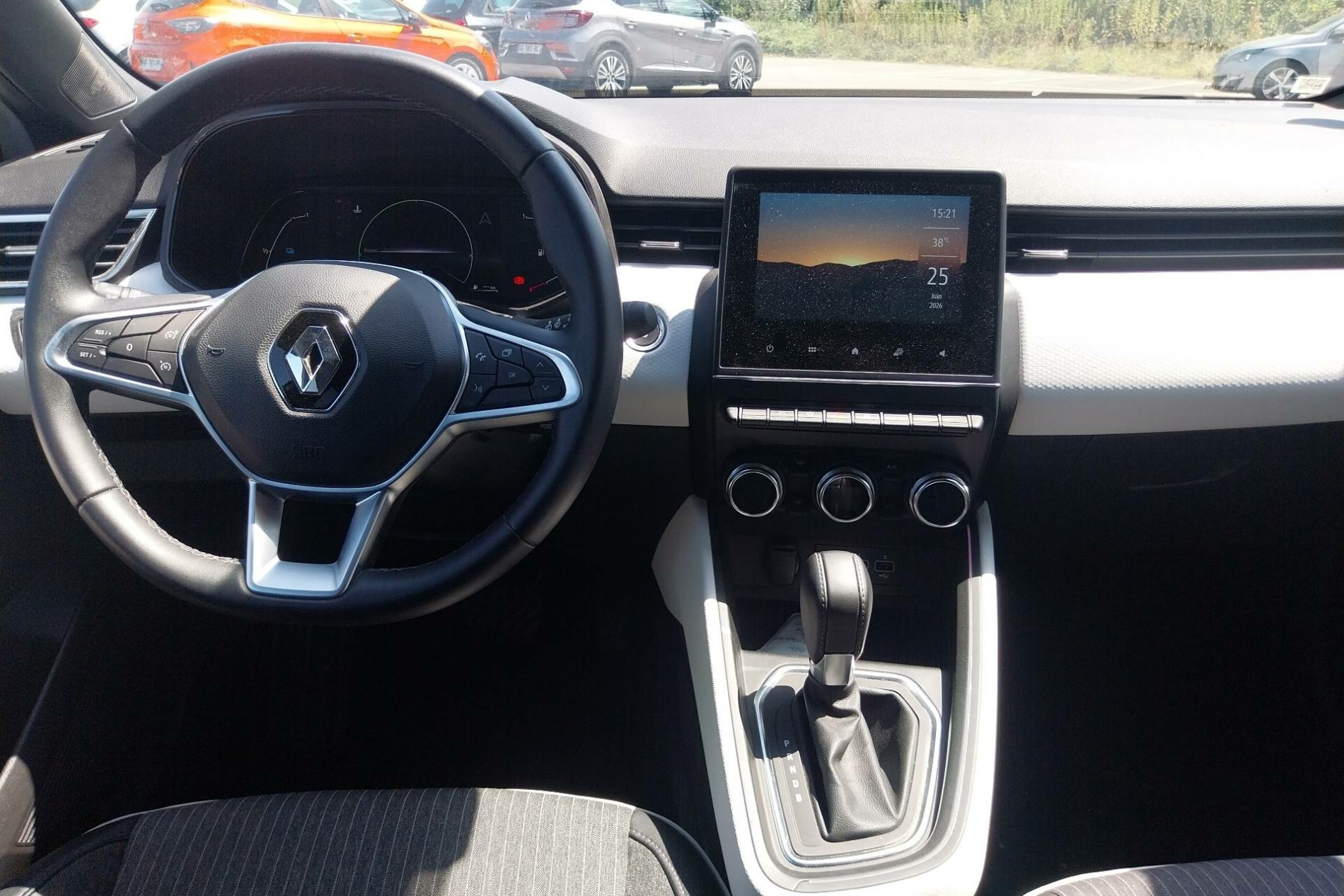 Vente en ligne Renault Clio 5 Clio E-Tech full hybrid 145 au prix de 15 890 €