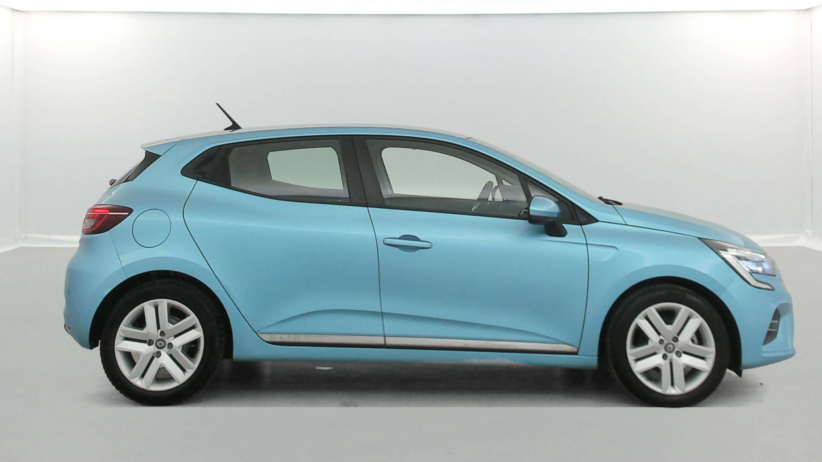 Vente en ligne Renault Clio 5 Clio E-Tech 140 - 21N au prix de 15 390 €