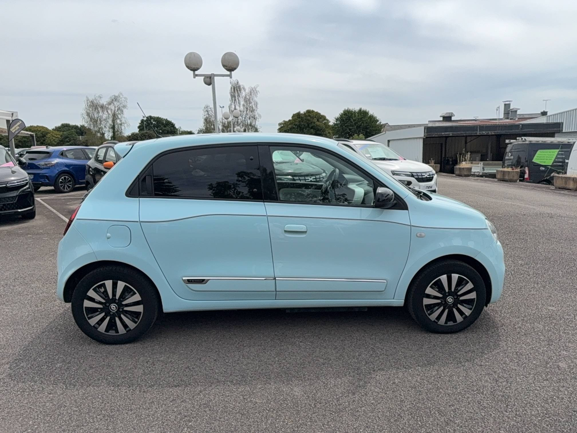 Vente en ligne Renault Twingo Electrique Twingo III E-Tech au prix de 12 490 €