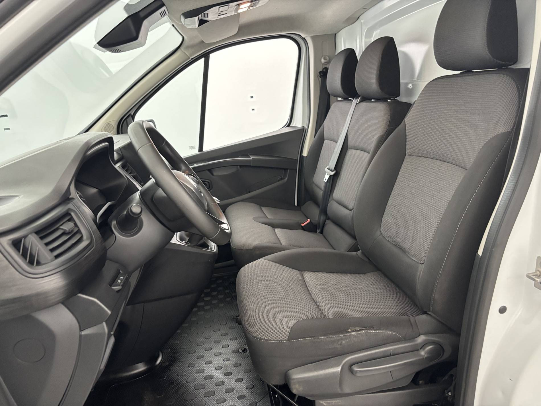 Vente en ligne Renault Trafic 3 Fourgon TRAFIC FGN L1H1 2800 KG BLUE DCI 110 au prix de 20 490 €
