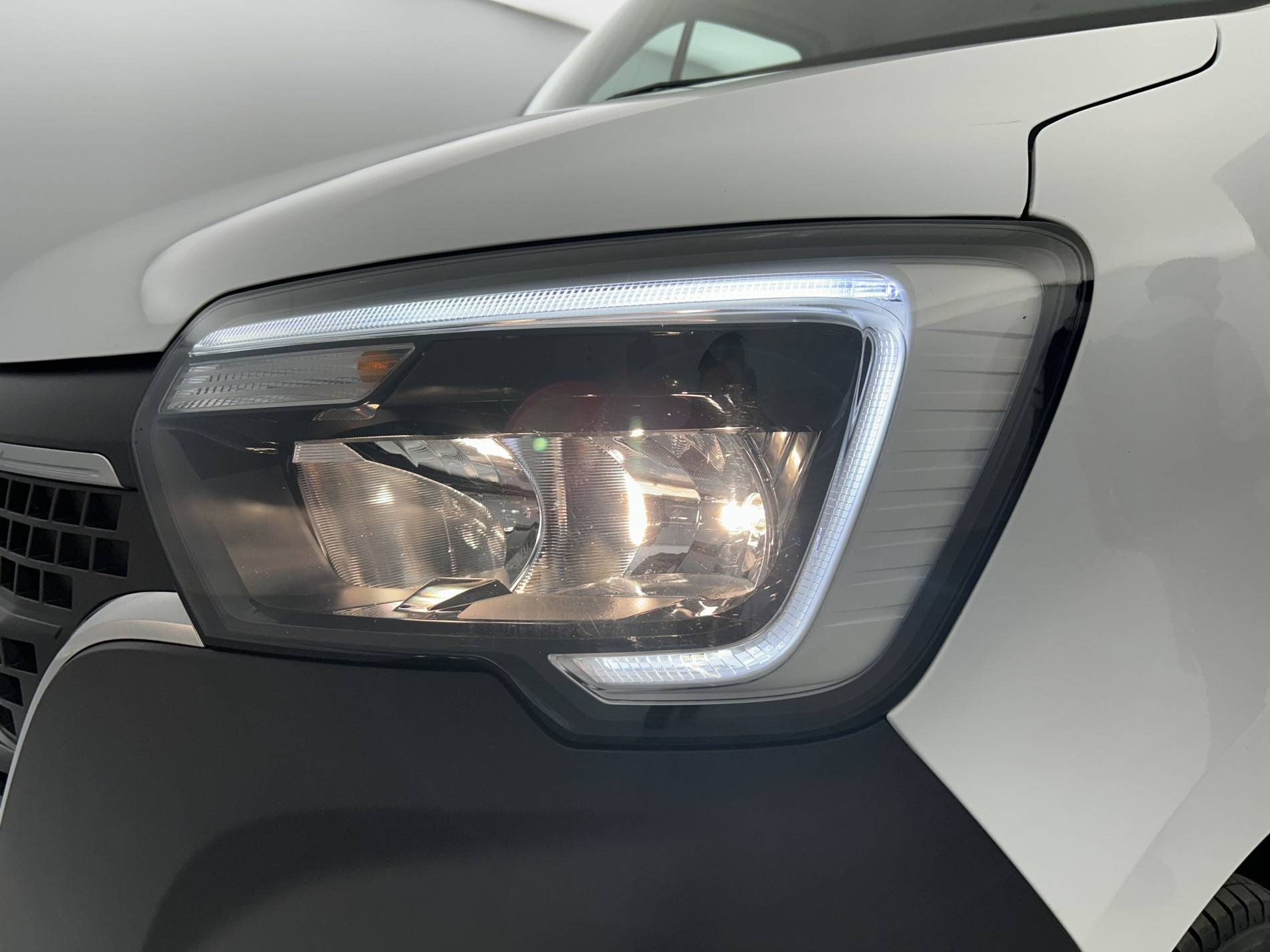 Vente en ligne Renault Master Fourgon MASTER FGN TRAC F3500 L2H2 BLUE DCI 135 au prix de 27 990 €