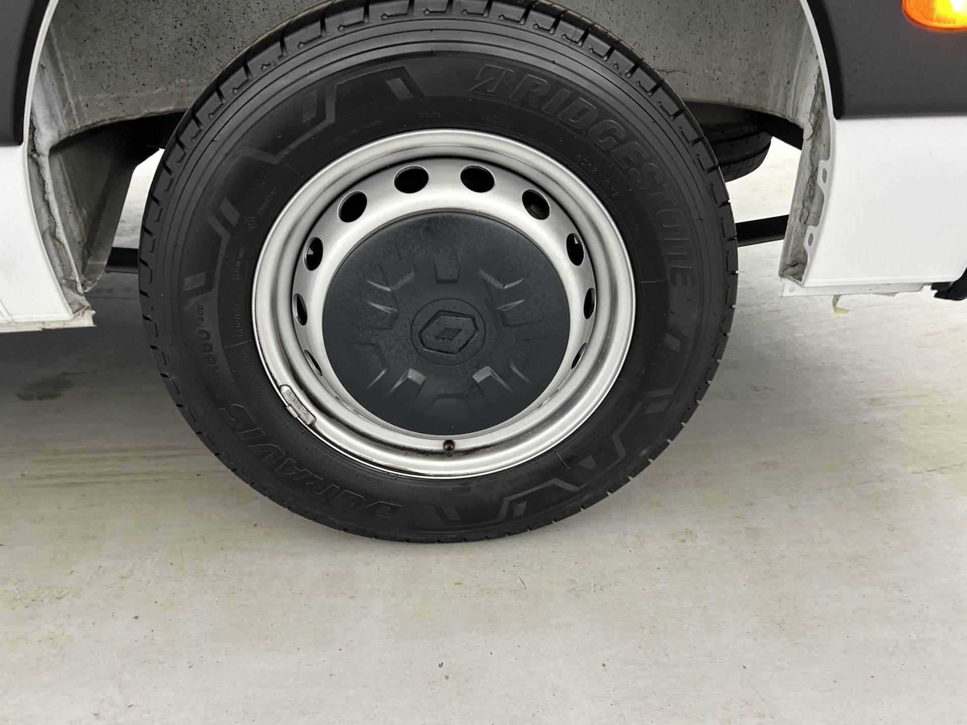 Vente en ligne Renault Master Fourgon MASTER FGN TRAC F3500 L3H3 BLUE DCI 135 au prix de 27 990 €