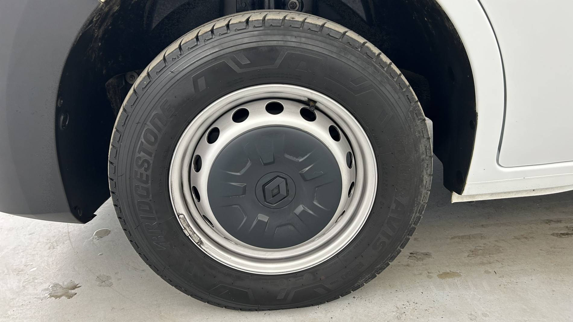Vente en ligne Renault Master Fourgon MASTER FGN TRAC F3500 L2H2 BLUE DCI 135 au prix de 26 999 €