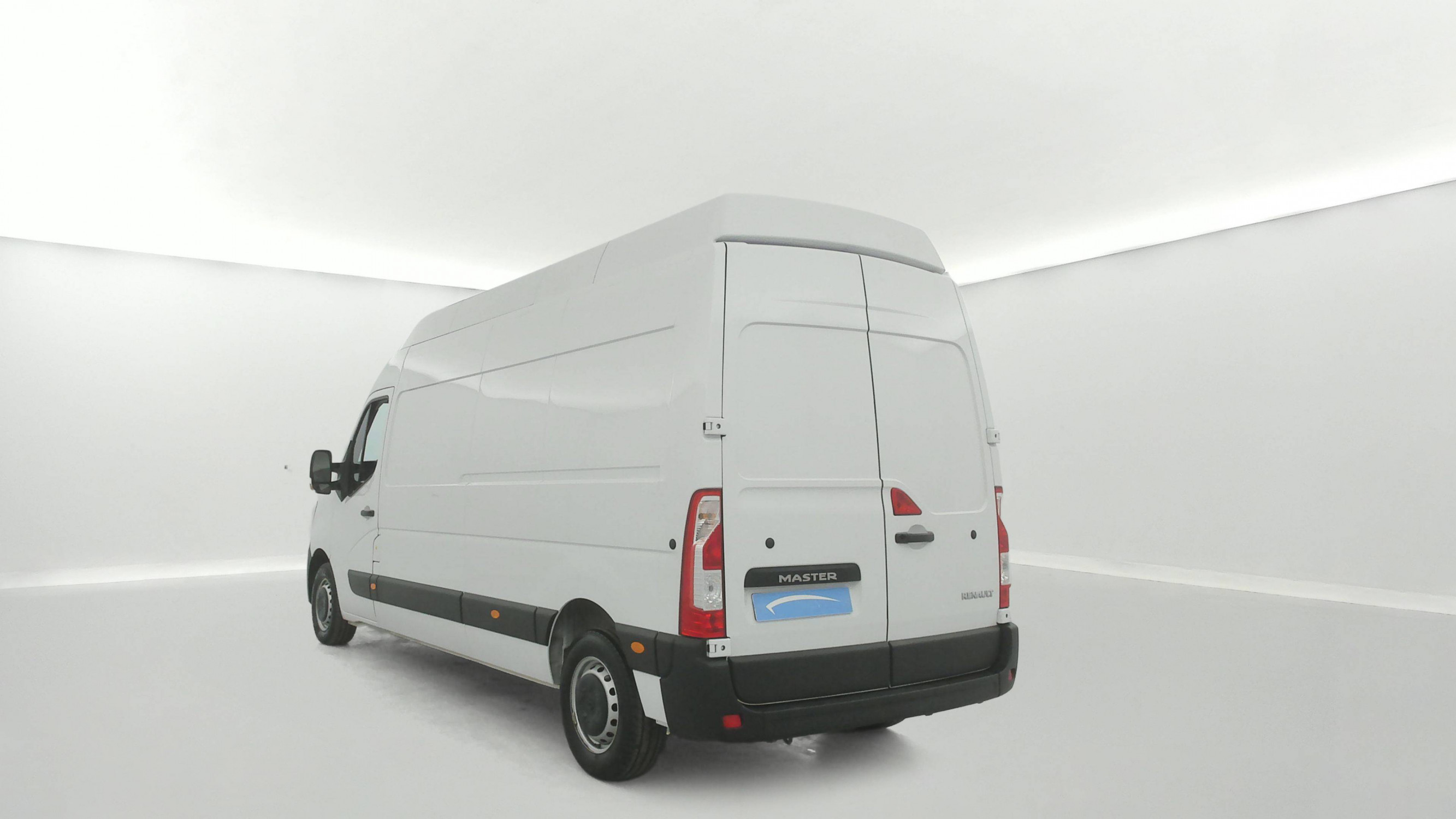 Vente en ligne Renault Master Fourgon MASTER FGN TRAC F3500 L3H3 BLUE DCI 135 au prix de 26 490 €