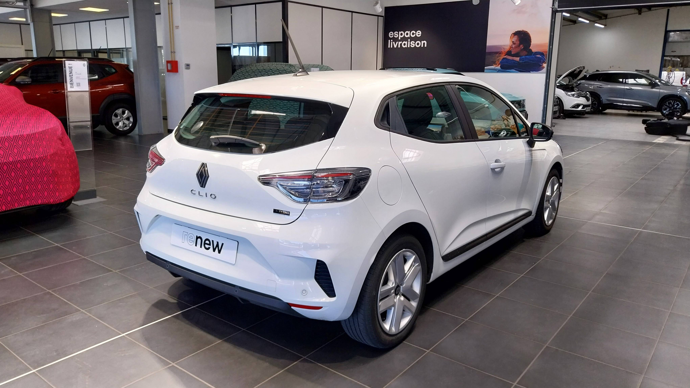 Vente en ligne Renault Clio 5 Clio E-Tech full hybrid 145 au prix de 16 490 €