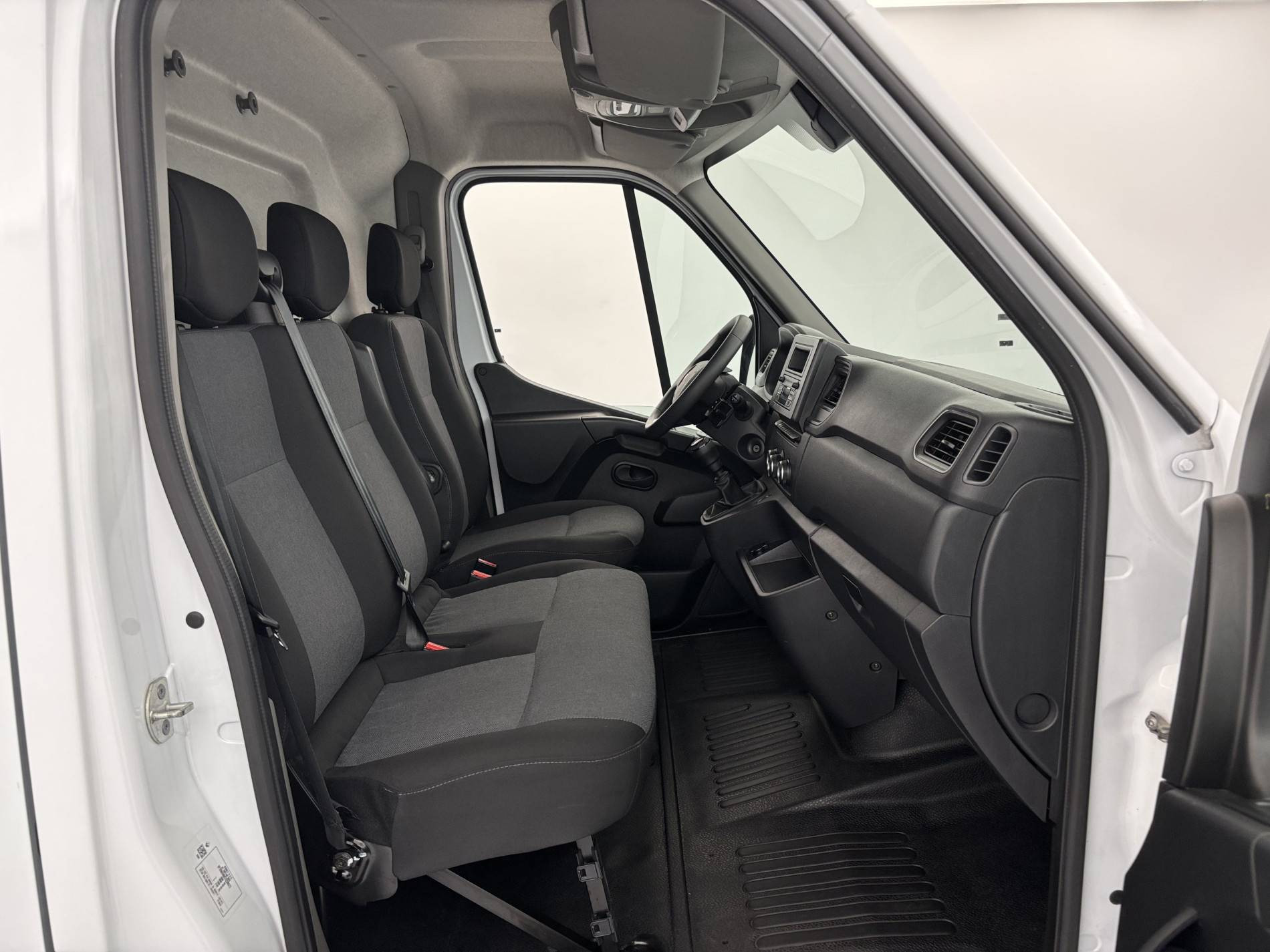 Vente en ligne Renault Master Fourgon MASTER FGN TRAC F3500 L2H2 BLUE DCI 135 au prix de 20 990 €