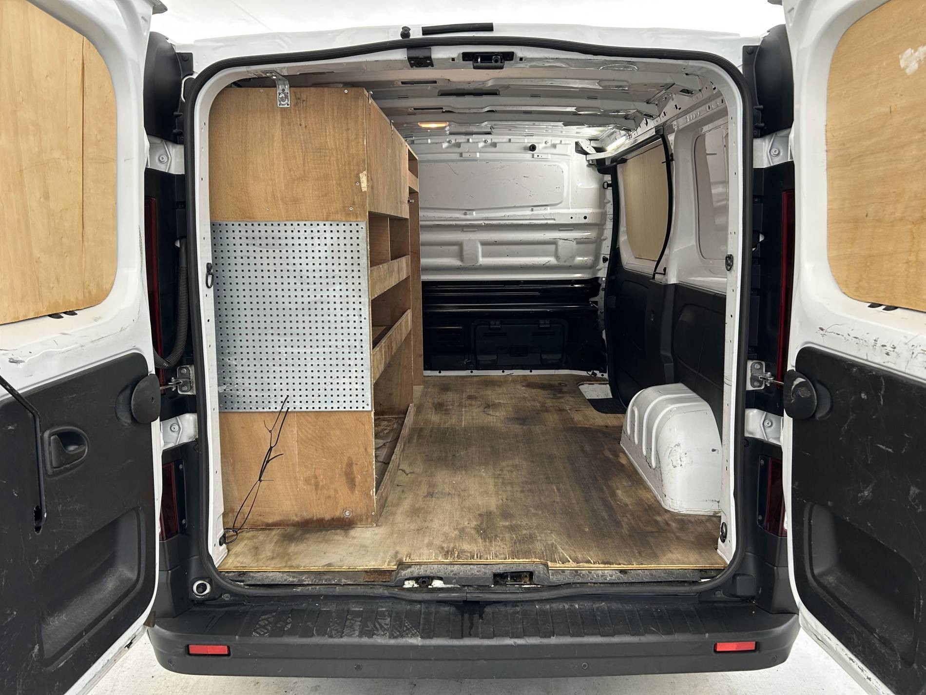 Vente en ligne Renault Trafic 3 Fourgon TRAFIC FGN L1H1 1200 KG DCI 120 au prix de 18 790 €
