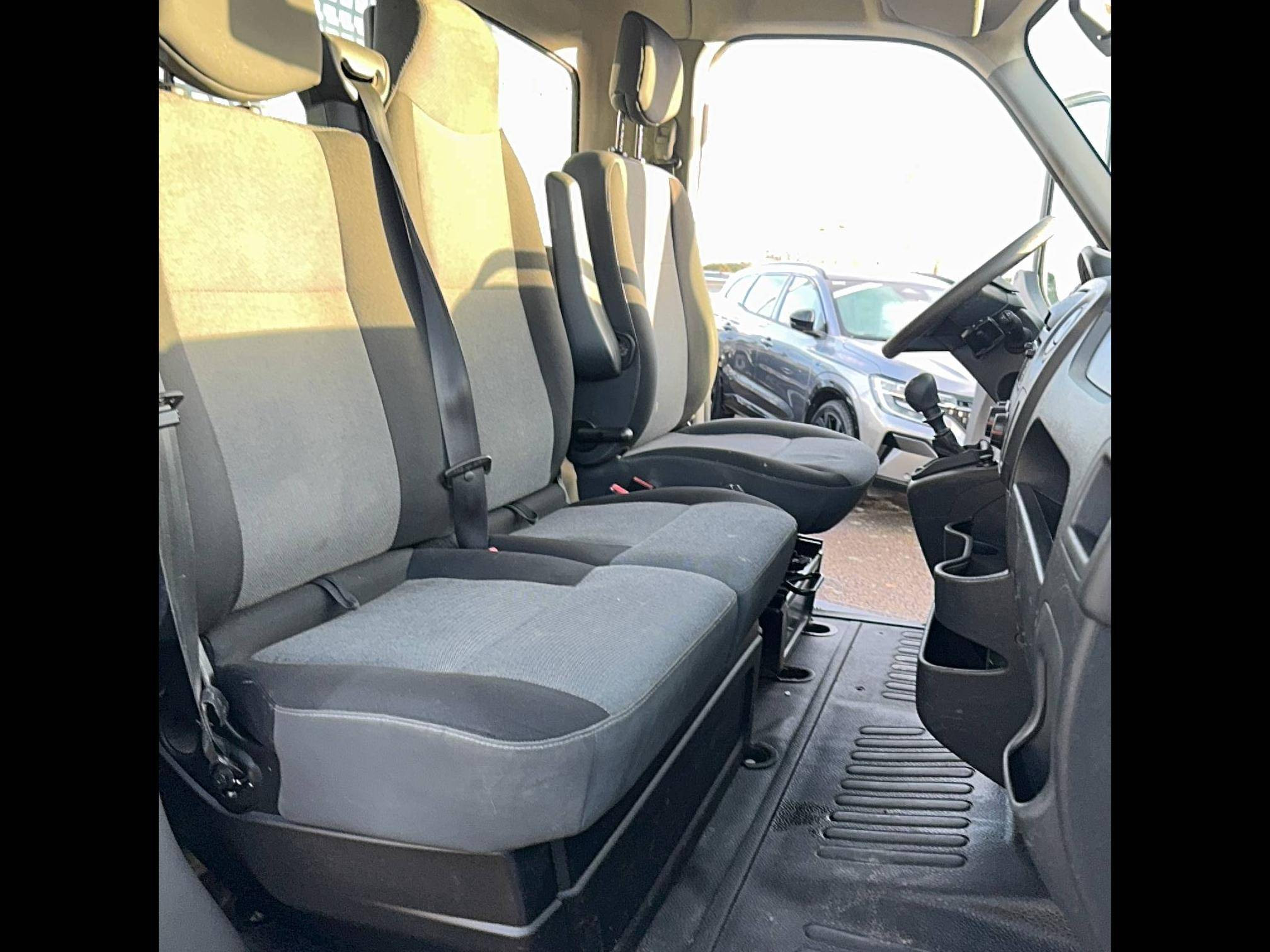 Vente en ligne Renault Master 3 Châssis Cabine MASTER CC L2 3.5t 2.3 dCi 130 E6 BENNE au prix de 22 990 €