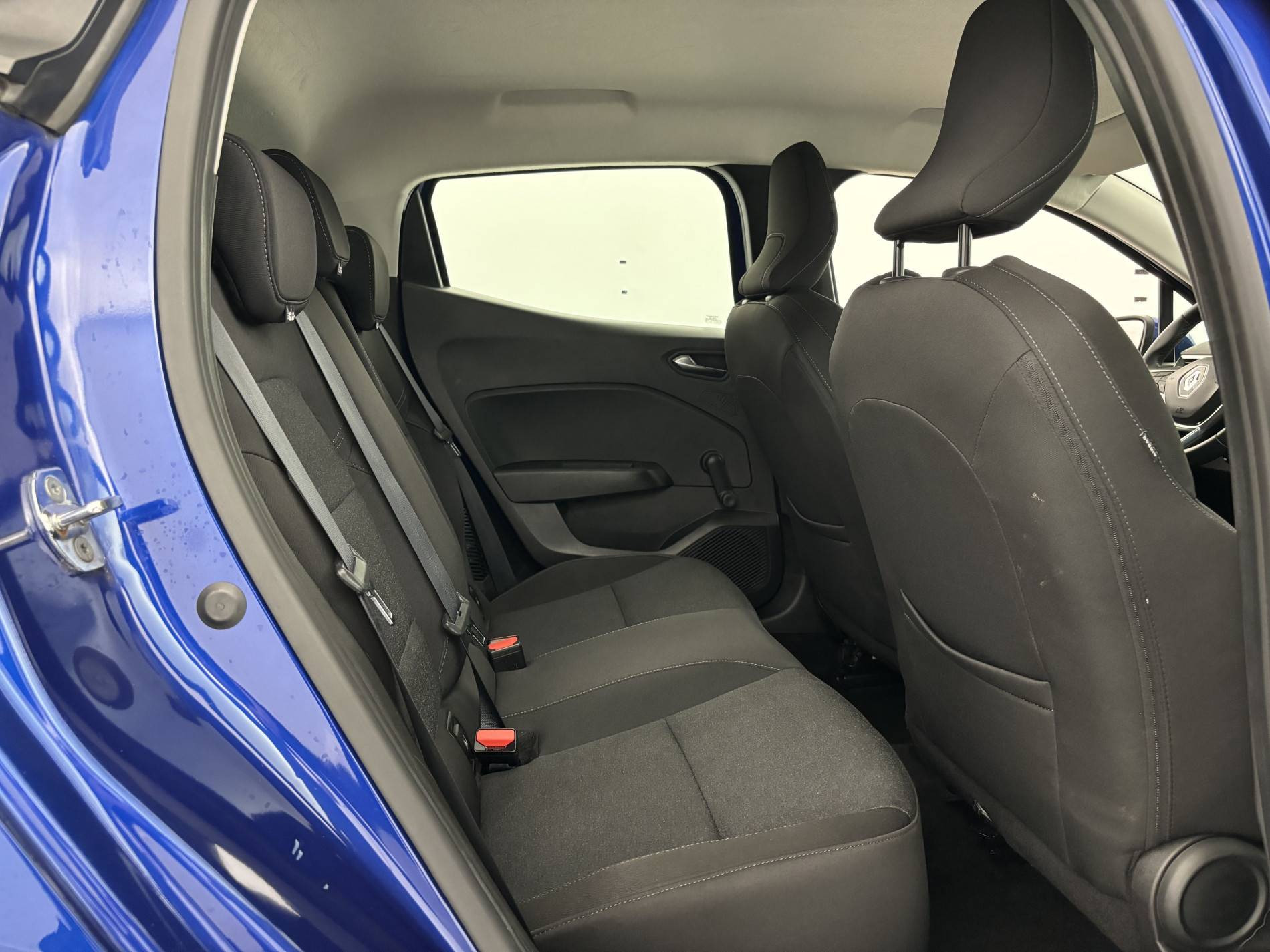 Vente en ligne Renault Clio 5 Clio E-Tech 140 - 21N au prix de 15 780 €