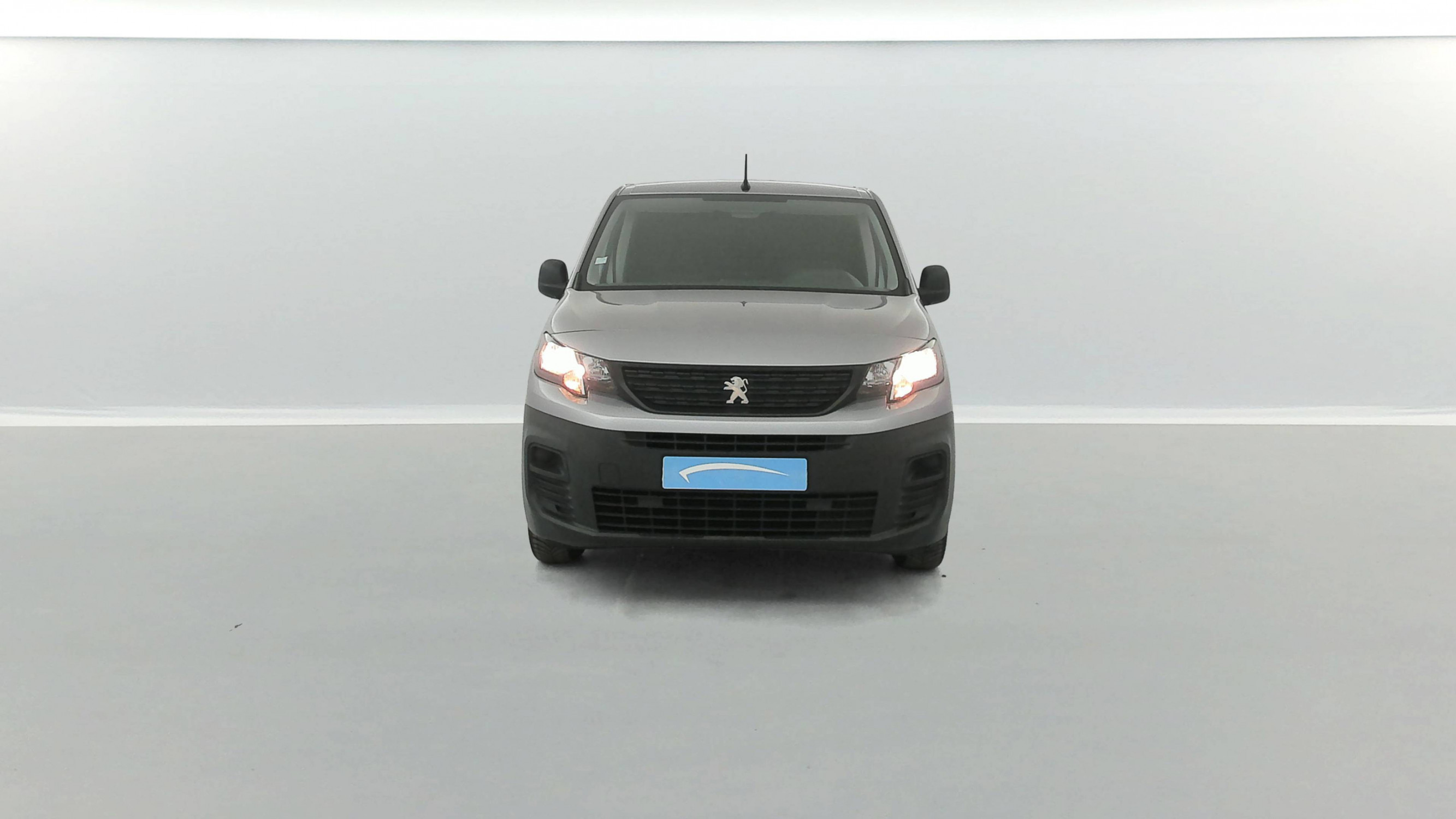 Vente en ligne Peugeot Partner Fourgon  STANDARD 650 KG BLUEHDI 100 S&S BVM5 au prix de 11 790 €