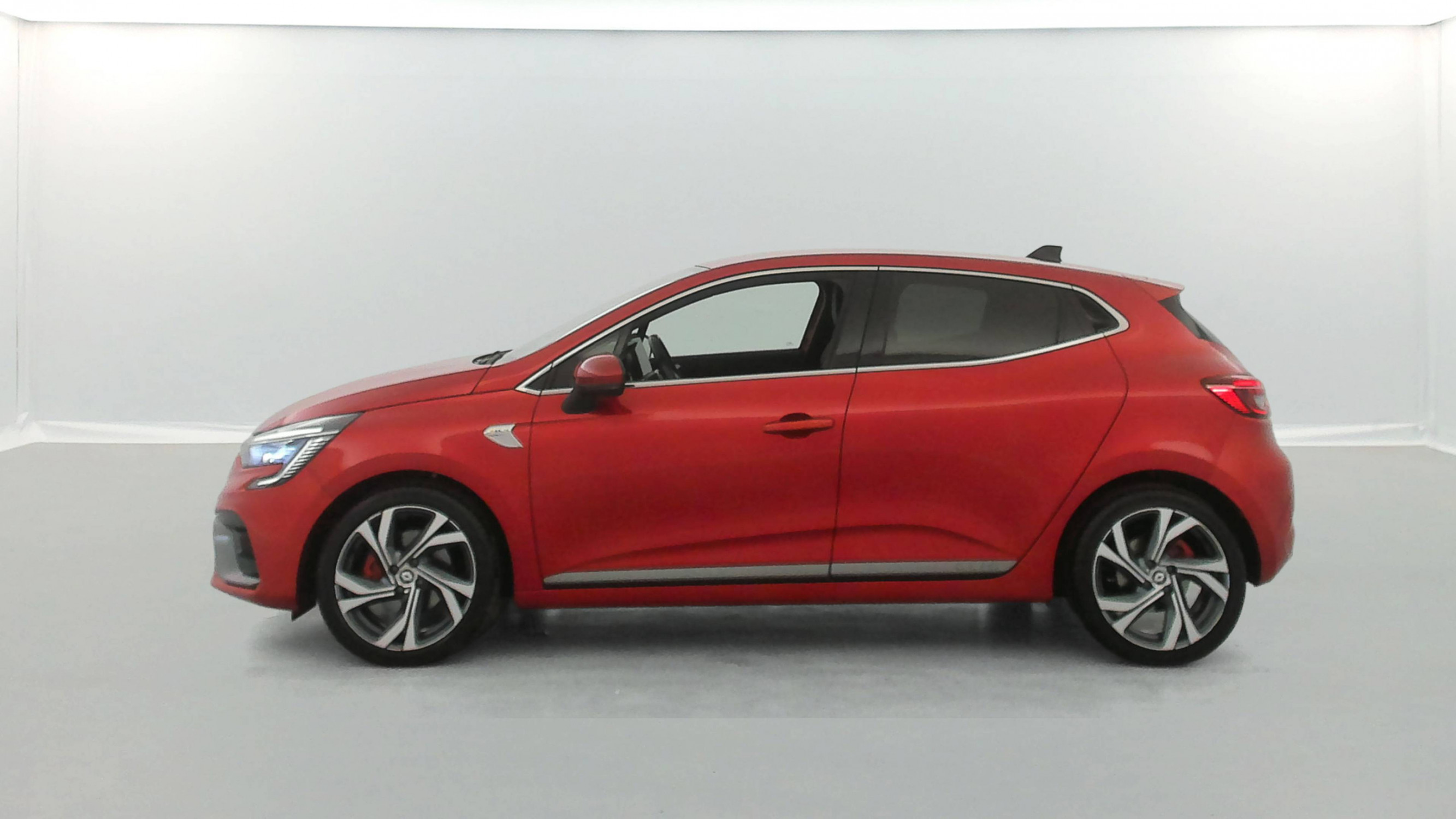 Vente en ligne Renault Clio 5 Clio E-Tech 140 - 21N au prix de 18 390 €