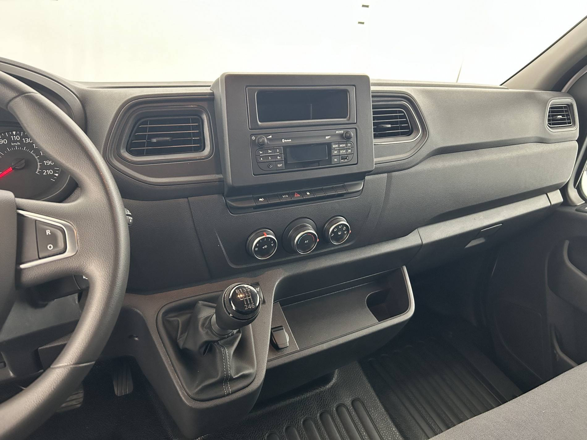 Vente en ligne Renault Master Fourgon MASTER FGN TRAC F3500 L2H2 BLUE DCI 135 au prix de 27 990 €