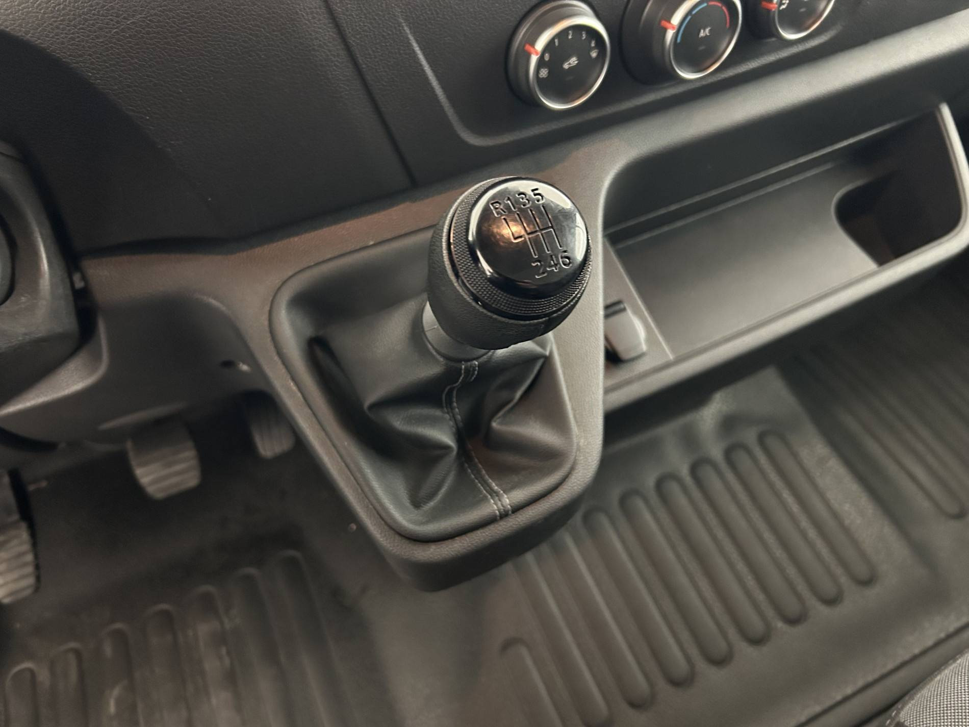 Vente en ligne Renault Master Fourgon MASTER FGN TRAC F3500 L3H3 BLUE DCI 135 au prix de 29 400 €