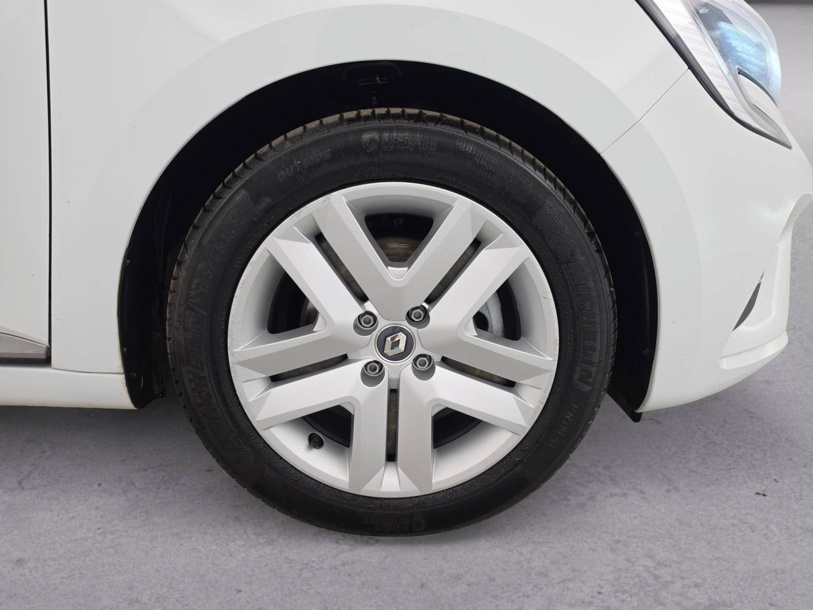Vente en ligne Renault Clio 5 CLIO SOCIETE E-TECH 140 - 21N au prix de 13 290 €