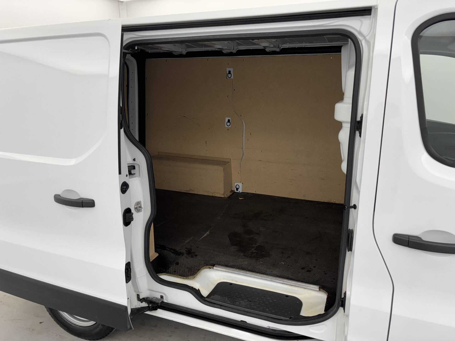 Vente en ligne Renault Trafic 3 Fourgon TRAFIC FGN L1H1 2800 KG BLUE DCI 110 au prix de 21 490 €