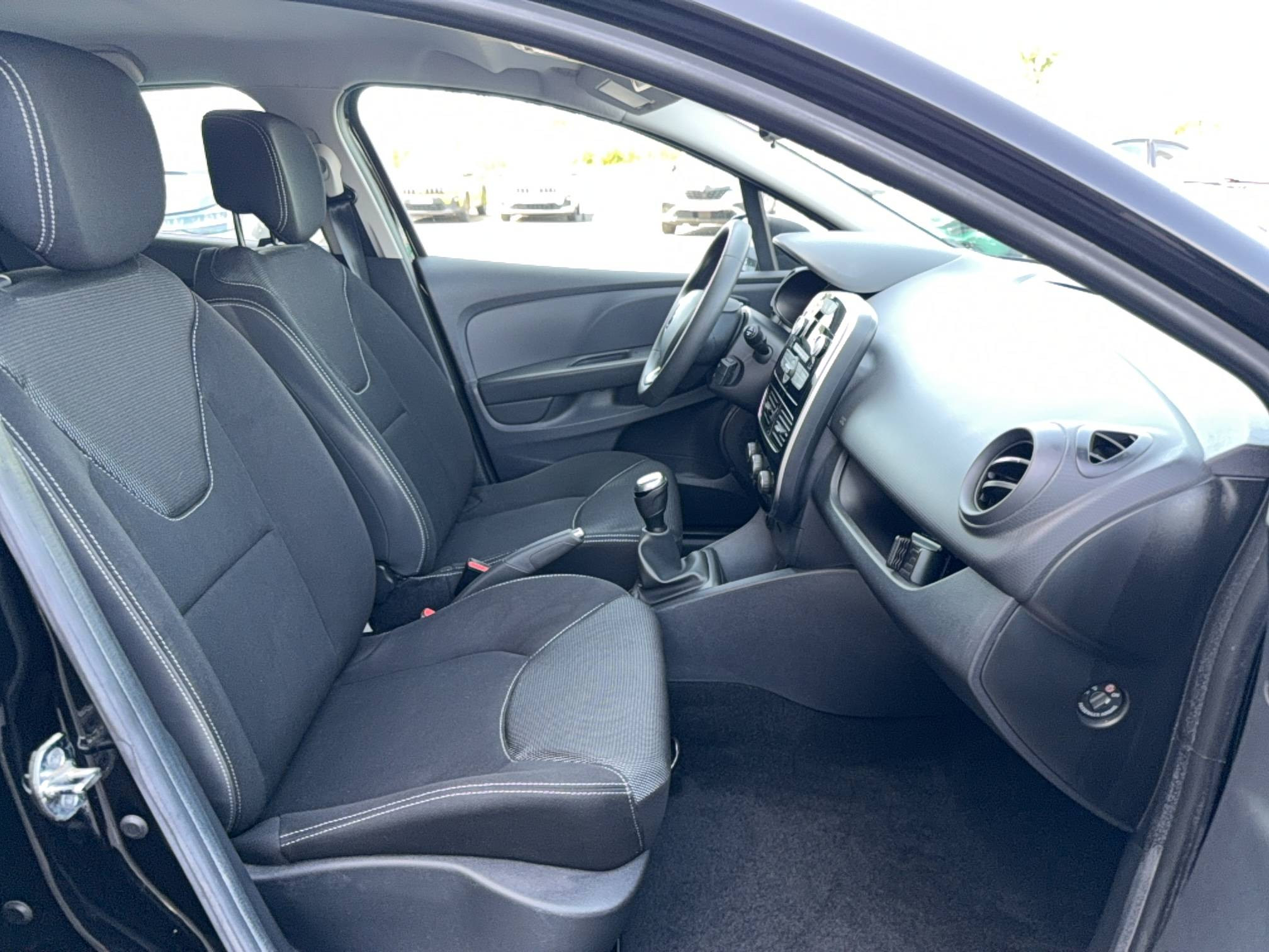 Vente en ligne Renault Clio 4 Clio 1.2 16V 75 au prix de 10 590 €
