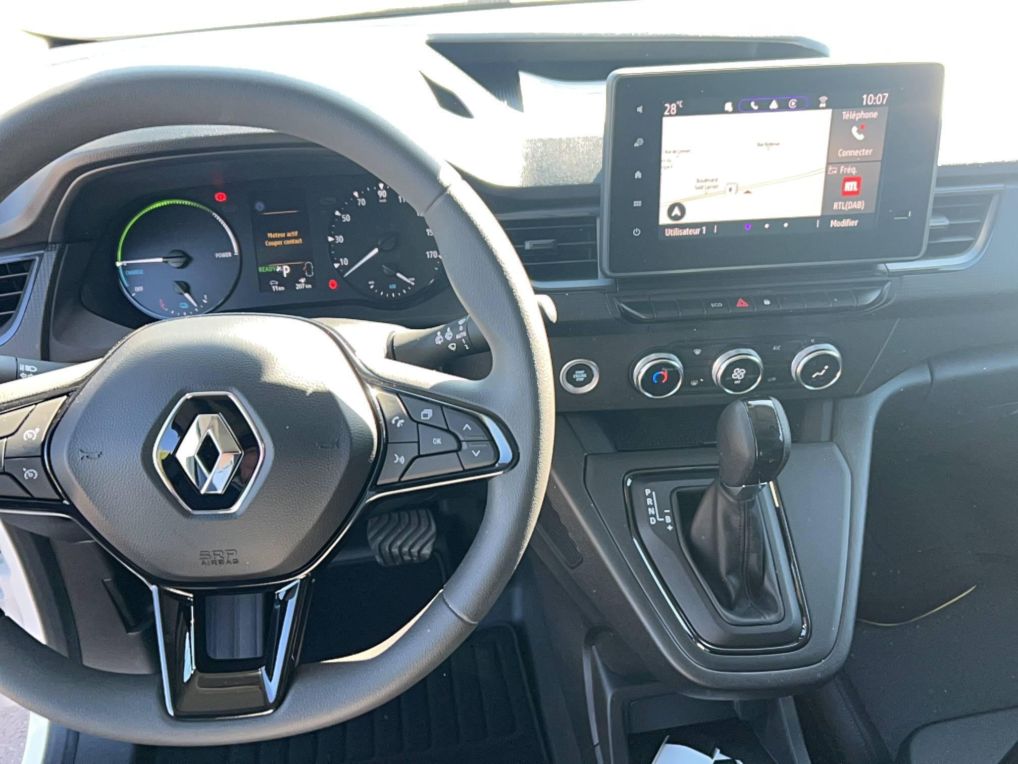 Vente en ligne Renault Kangoo Van E-Tech  FG SESAME L1 AC22/DC80 GSR2 au prix de 28 200 €