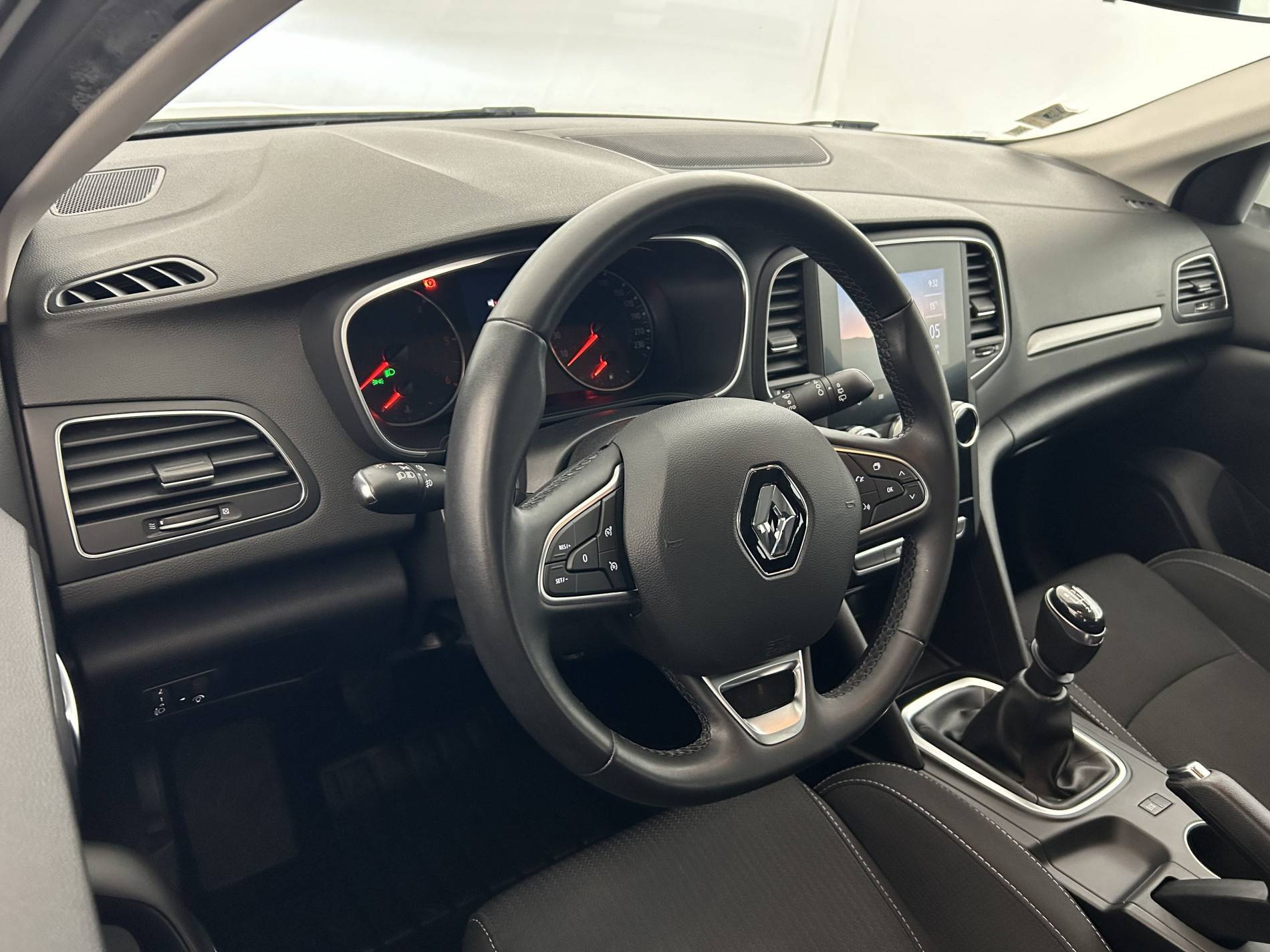 Vente en ligne Renault Megane 4 Estate Mégane IV Estate Blue dCi 115 - 21N au prix de 15 890 €
