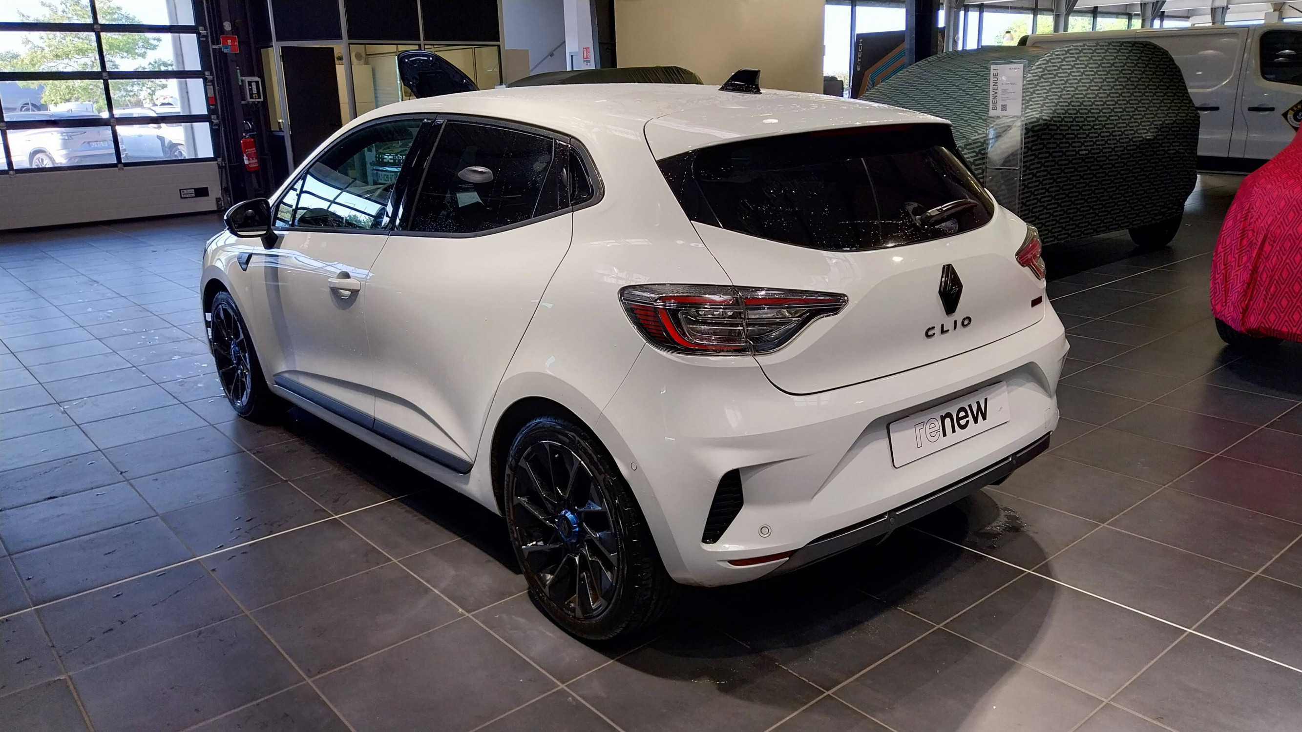 Vente en ligne Renault Clio 5 Clio E-Tech full hybrid 145 au prix de 20 890 €