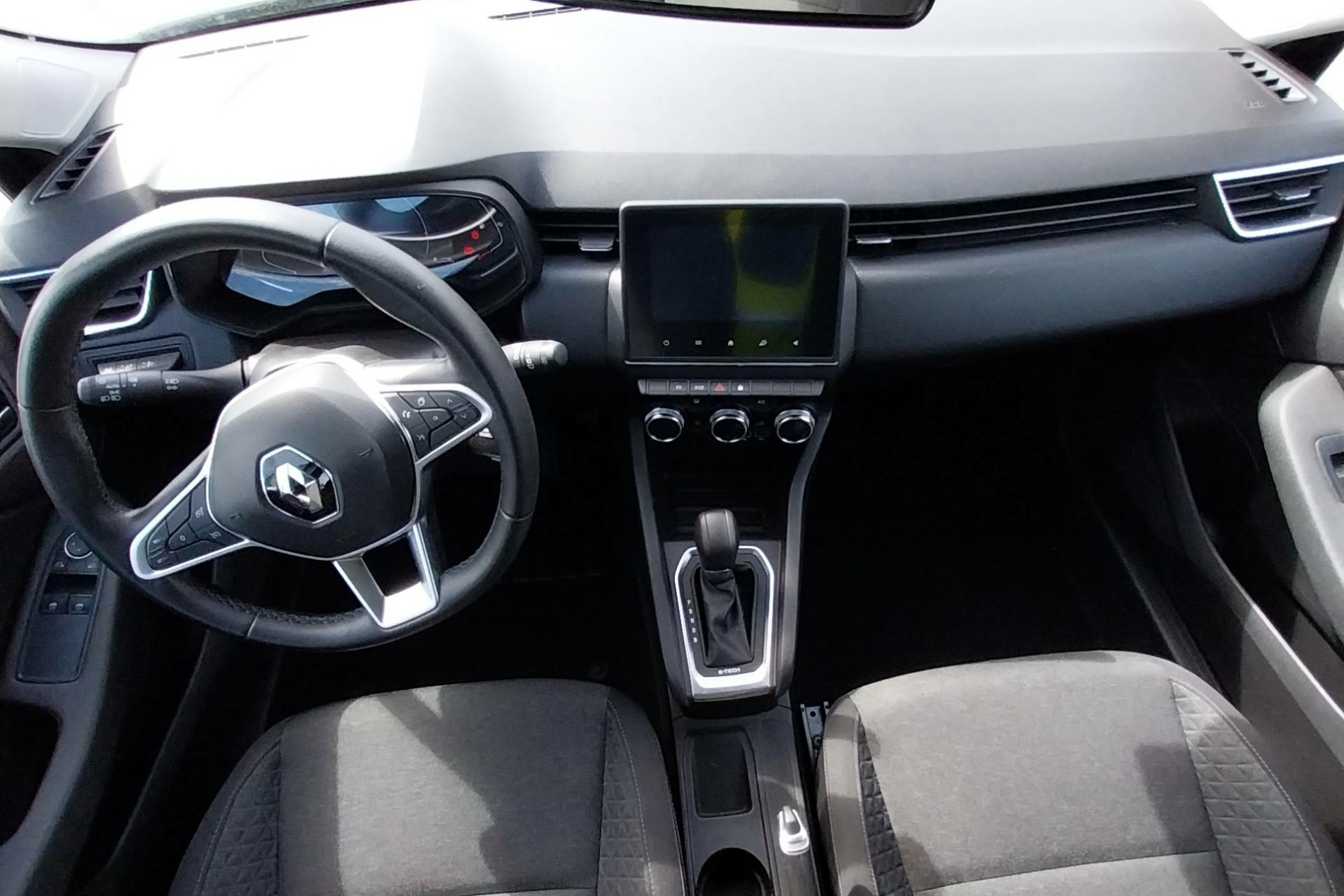 Vente en ligne Renault Clio 5 Clio E-Tech 140 - 21N au prix de 14 970 €
