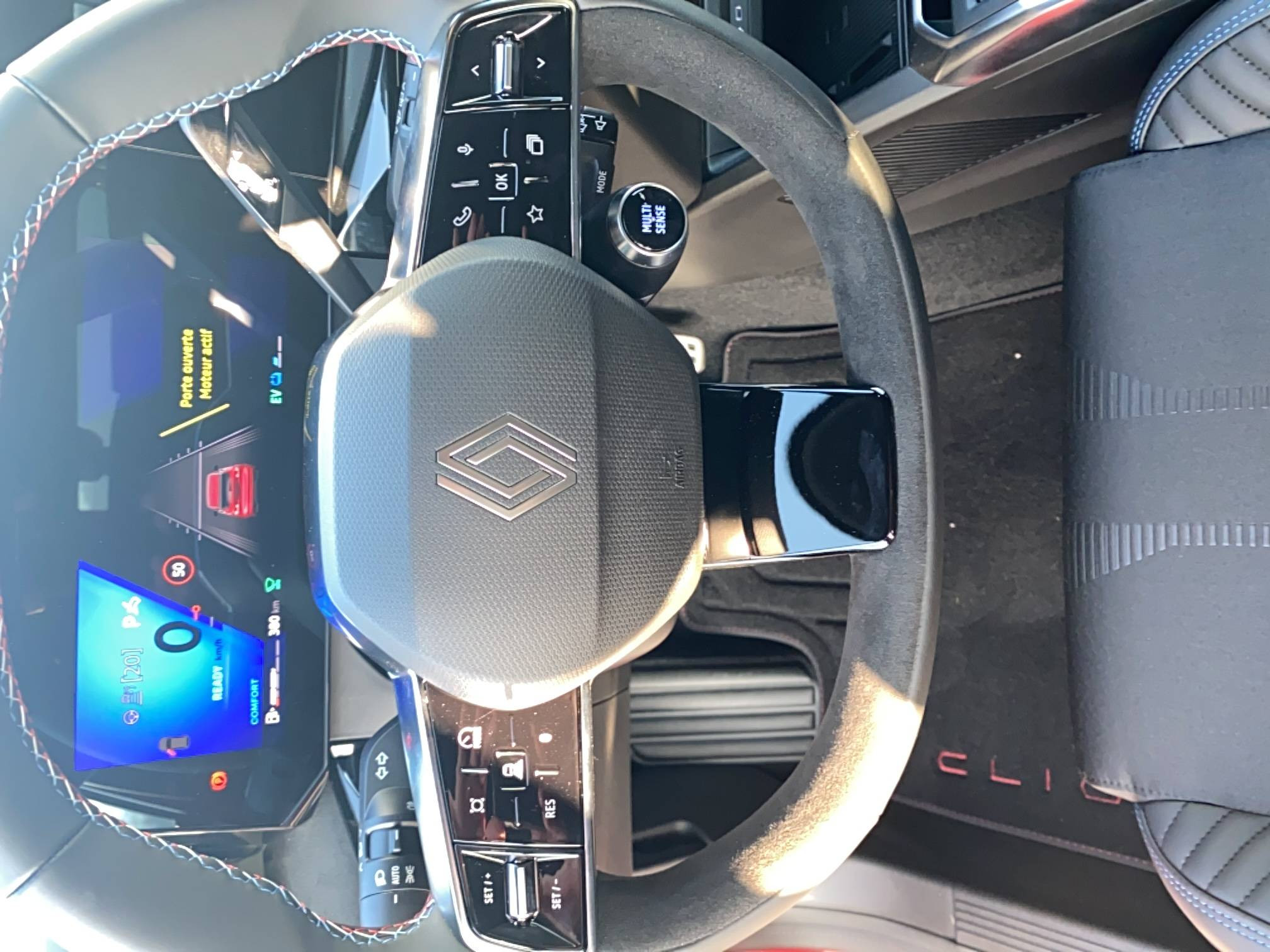 Vente en ligne Renault Clio 6 Clio E-Tech full hybrid 160 ch au prix de 27 900 €