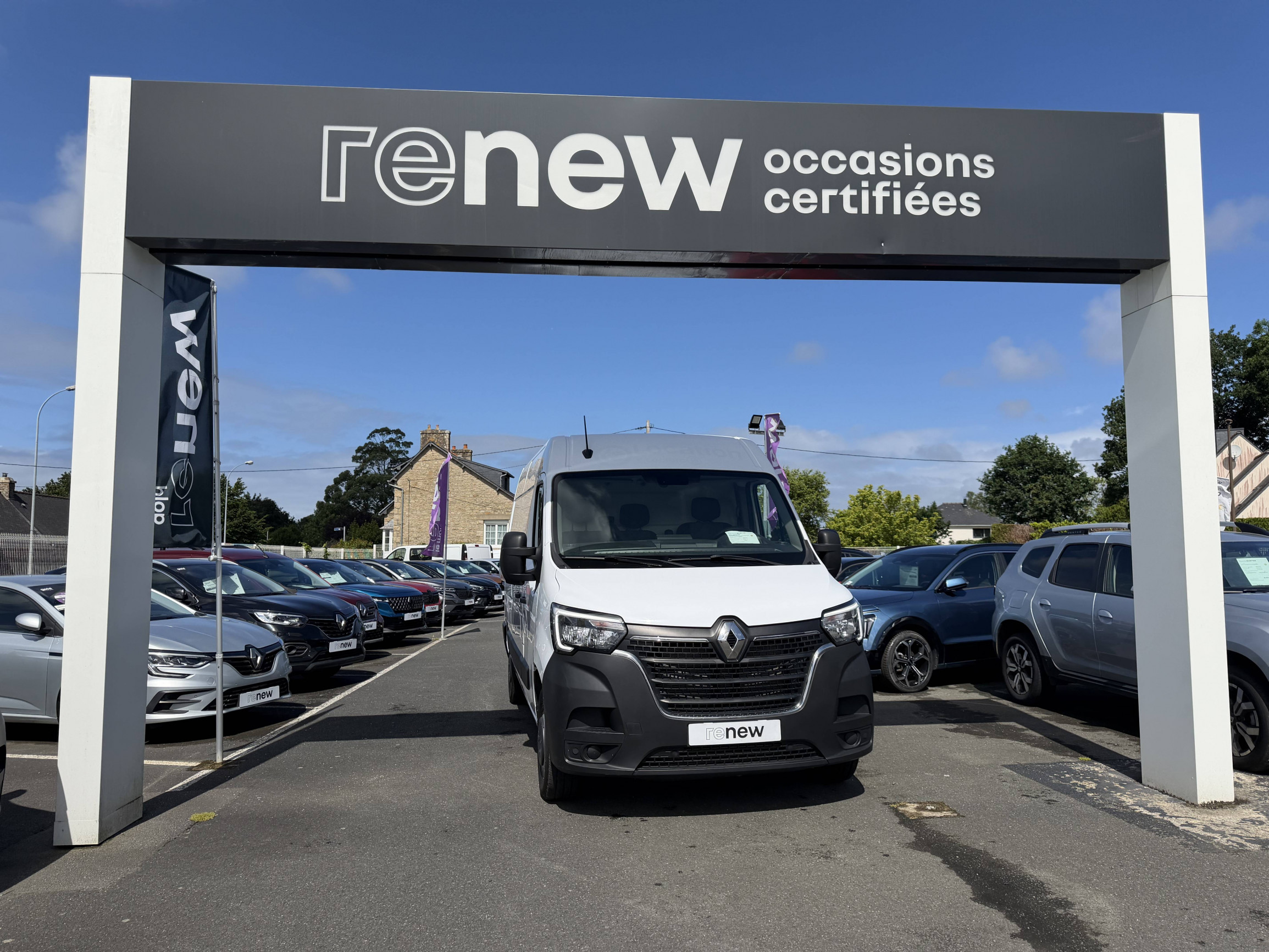 Vente en ligne Renault Master Fourgon MASTER FGN TRAC F3500 L2H2 BLUE DCI 135 au prix de 25 990 €