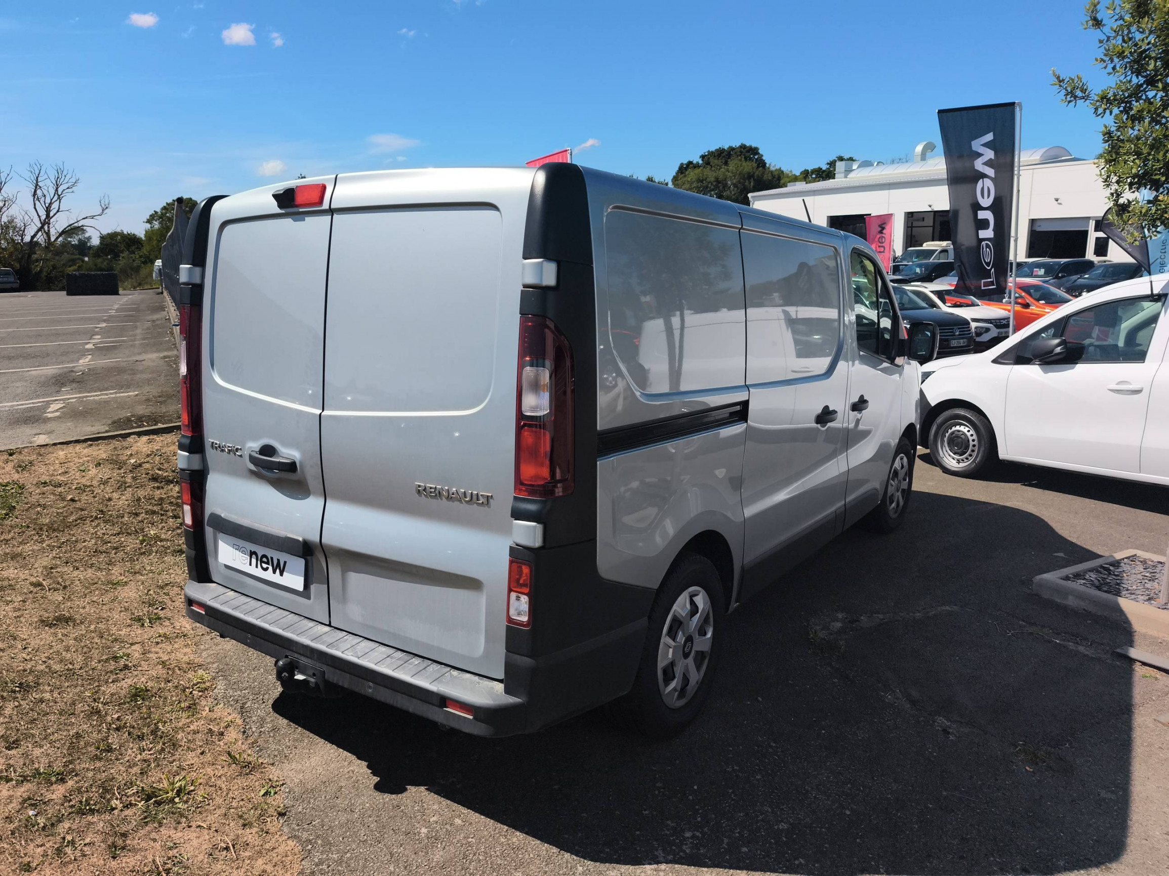Vente en ligne Renault Trafic 3 Fourgon TRAFIC FG BLUE DCI 170 L1H1 2T8 AUTO au prix de 34 490 €