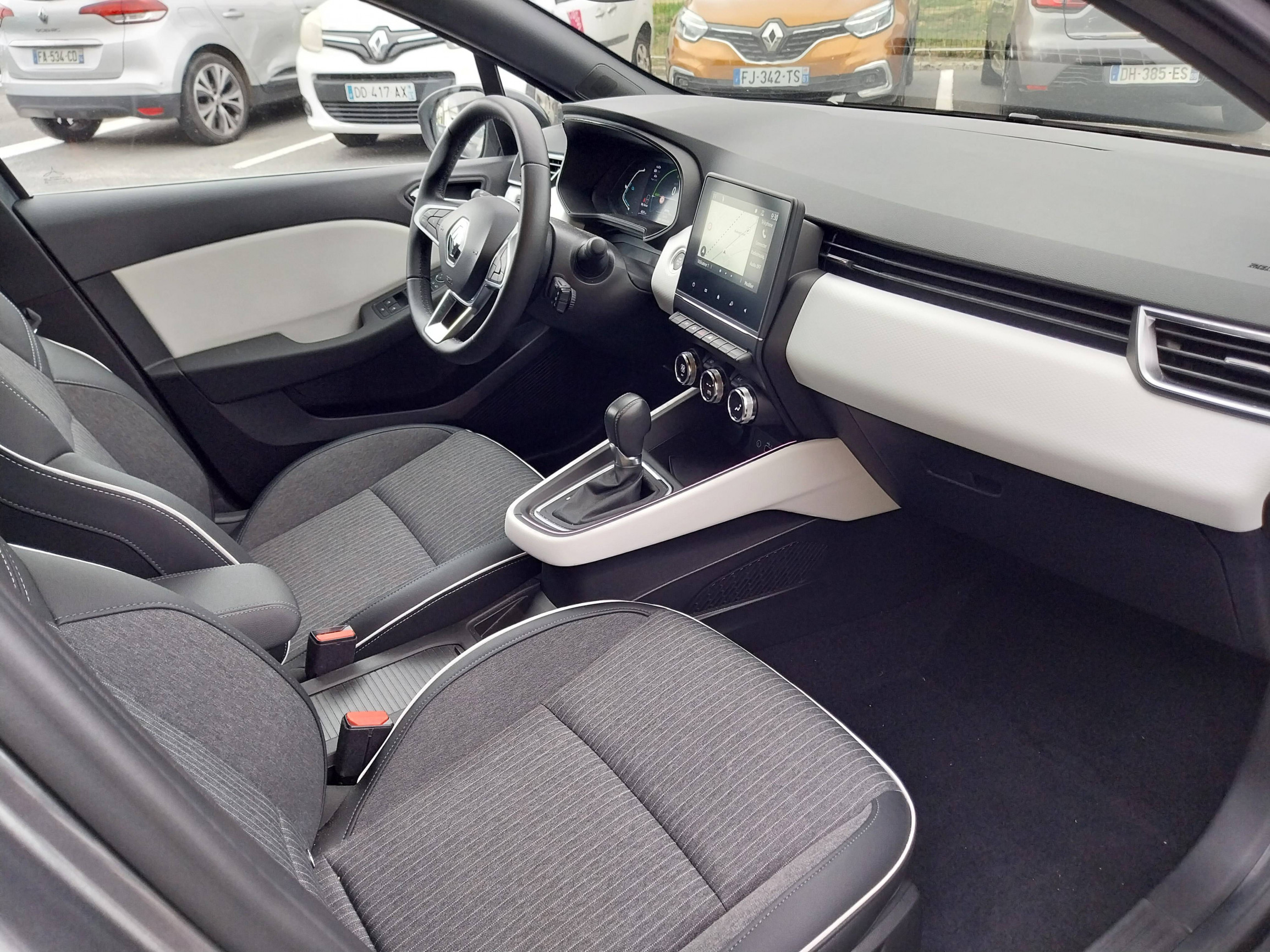 Vente en ligne Renault Clio 5 Clio E-Tech full hybrid 145 au prix de 19 000 €