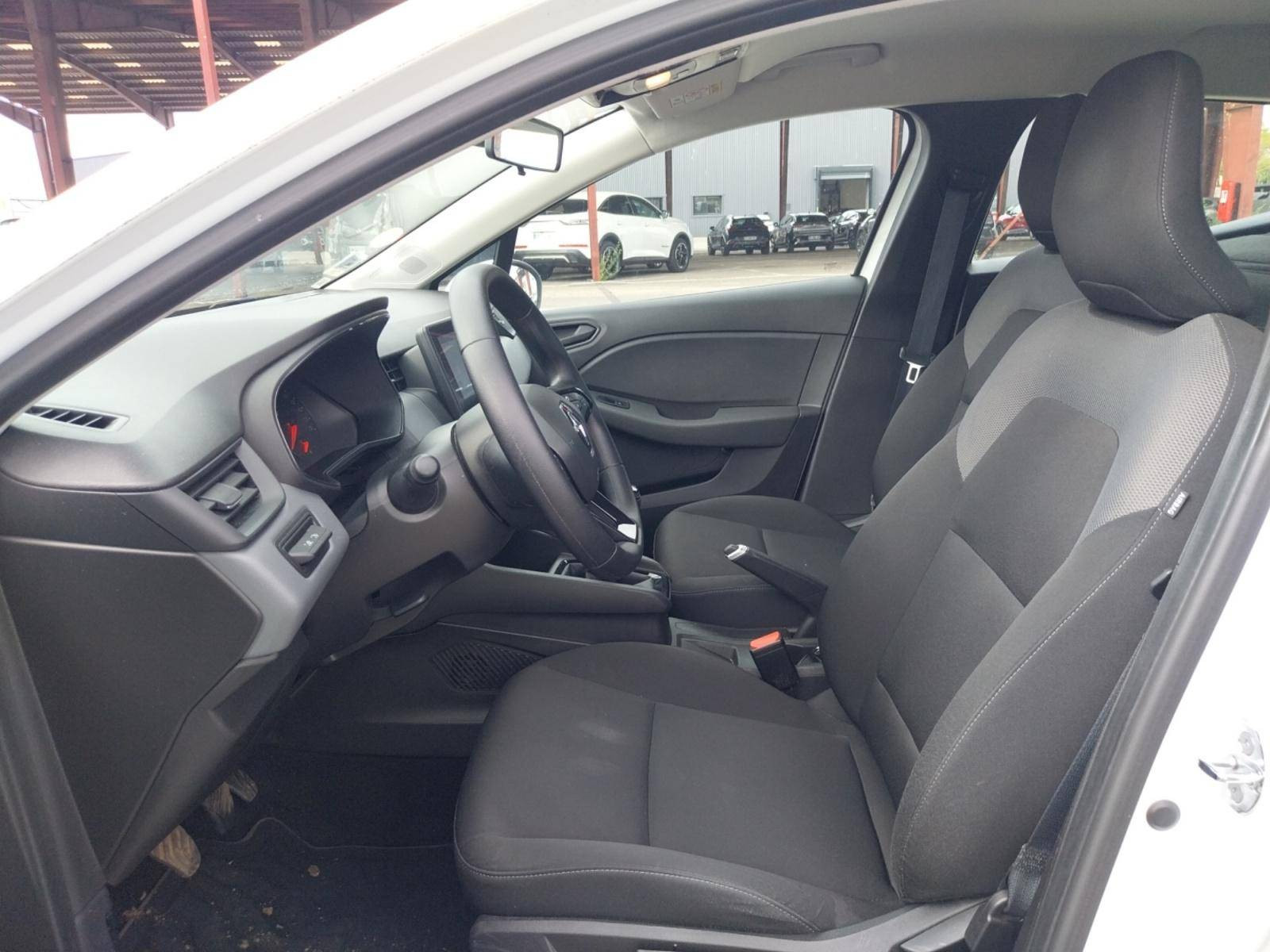 Vente en ligne Renault Clio 5 CLIO SOCIETE BLUE DCI 100 - 21N au prix de 11 990 €