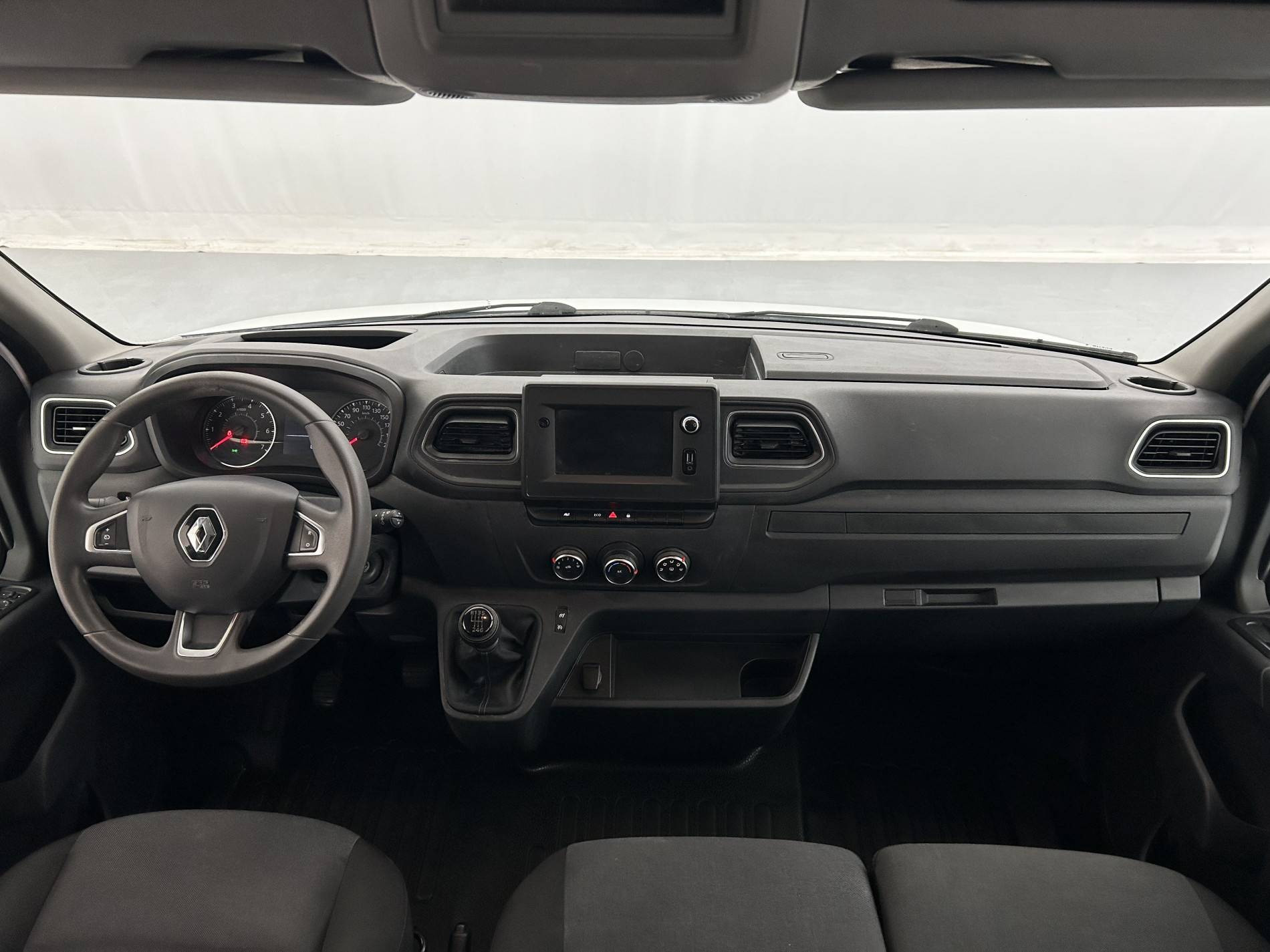 Vente en ligne Renault Master Fourgon MASTER CA TRAC F3300 L2H2 BLUE DCI 135 au prix de 23 790 €