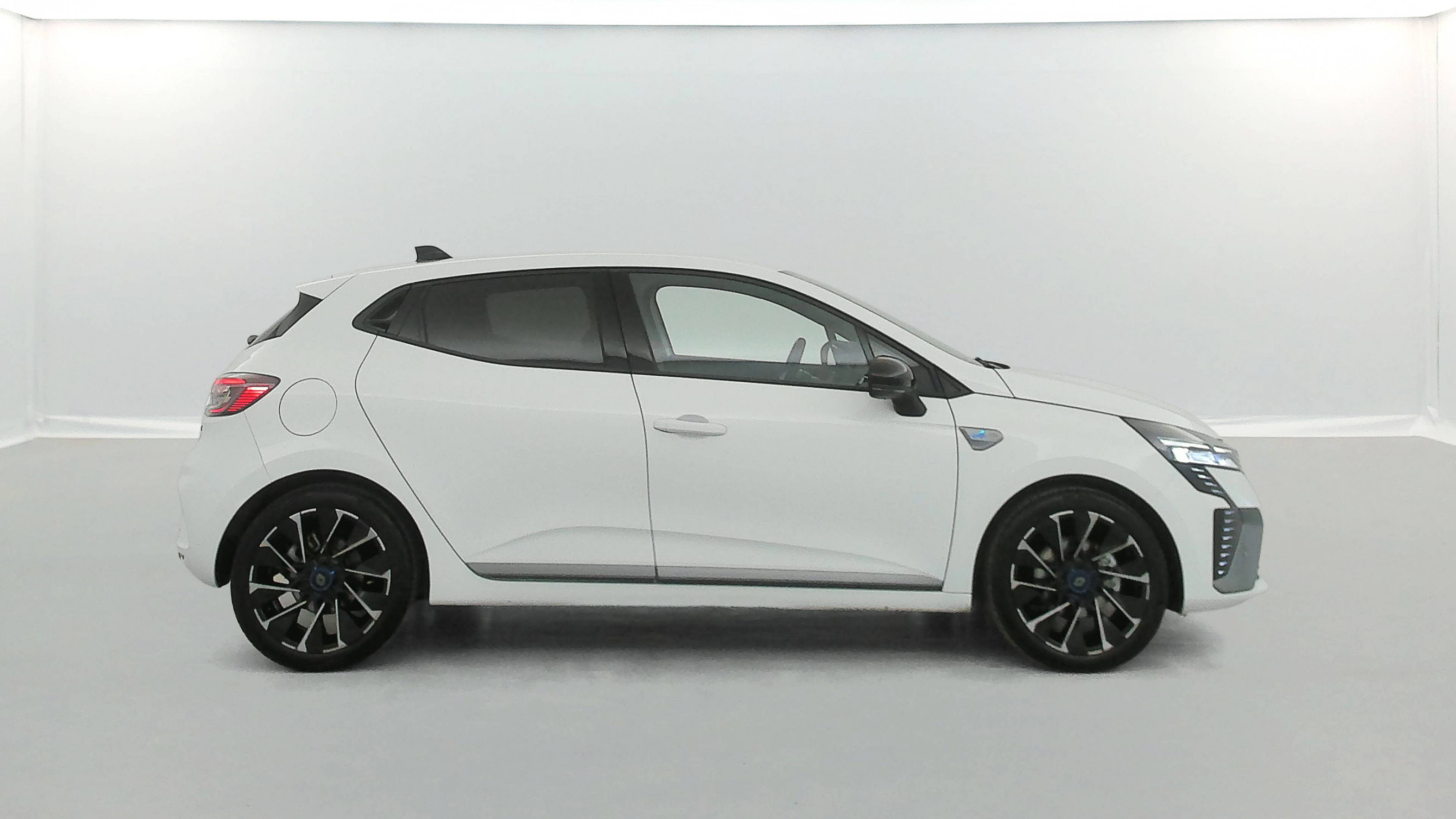 Vente en ligne Renault Clio 5 Clio E-Tech full hybrid 145 au prix de 20 500 €