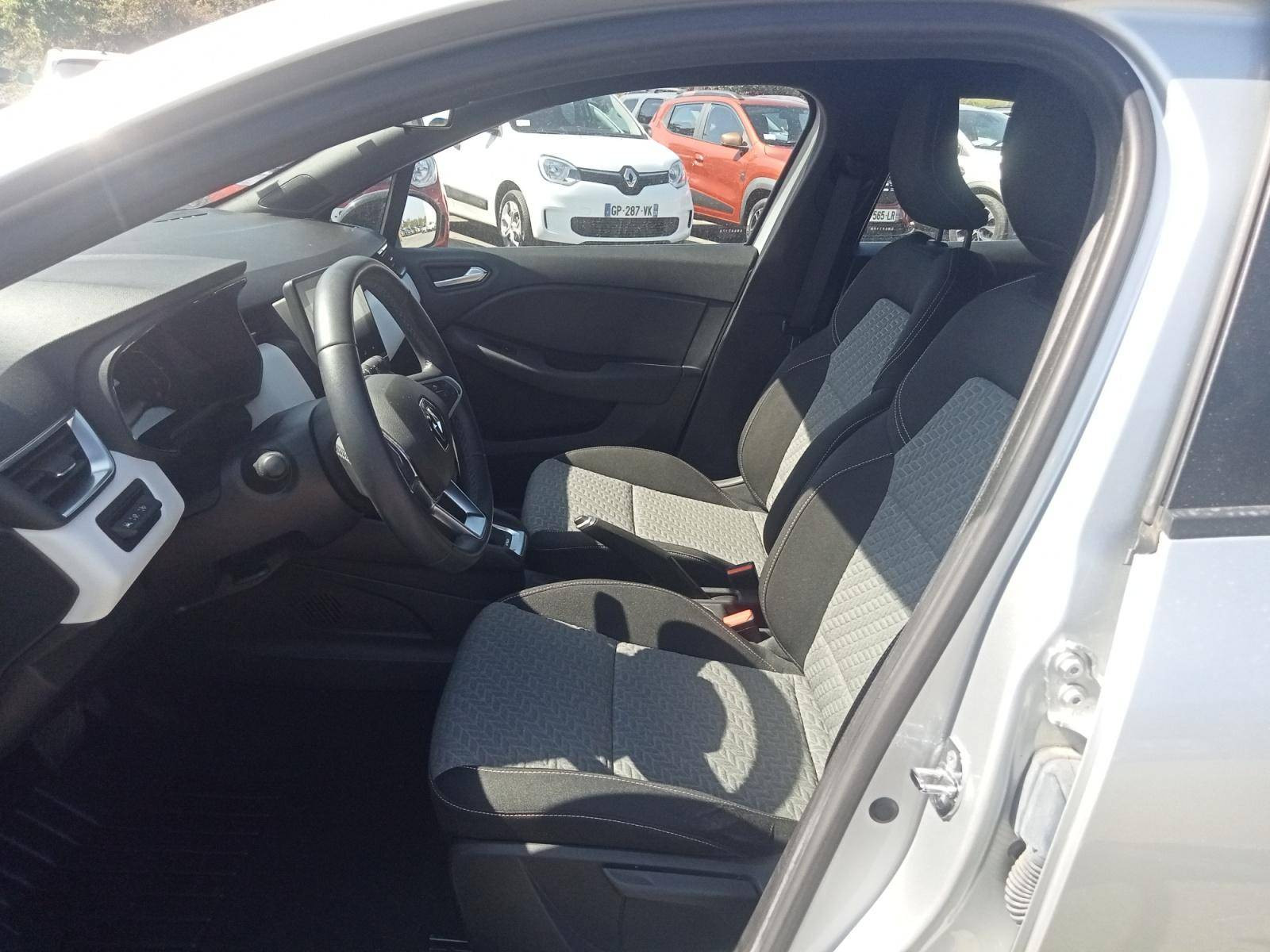 Vente en ligne Renault Clio 5 Clio E-Tech 140 - 21N au prix de 16 490 €