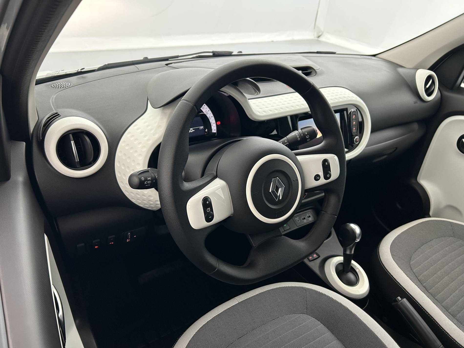 Vente en ligne Renault Twingo Electrique Twingo III E-Tech au prix de 12 490 €