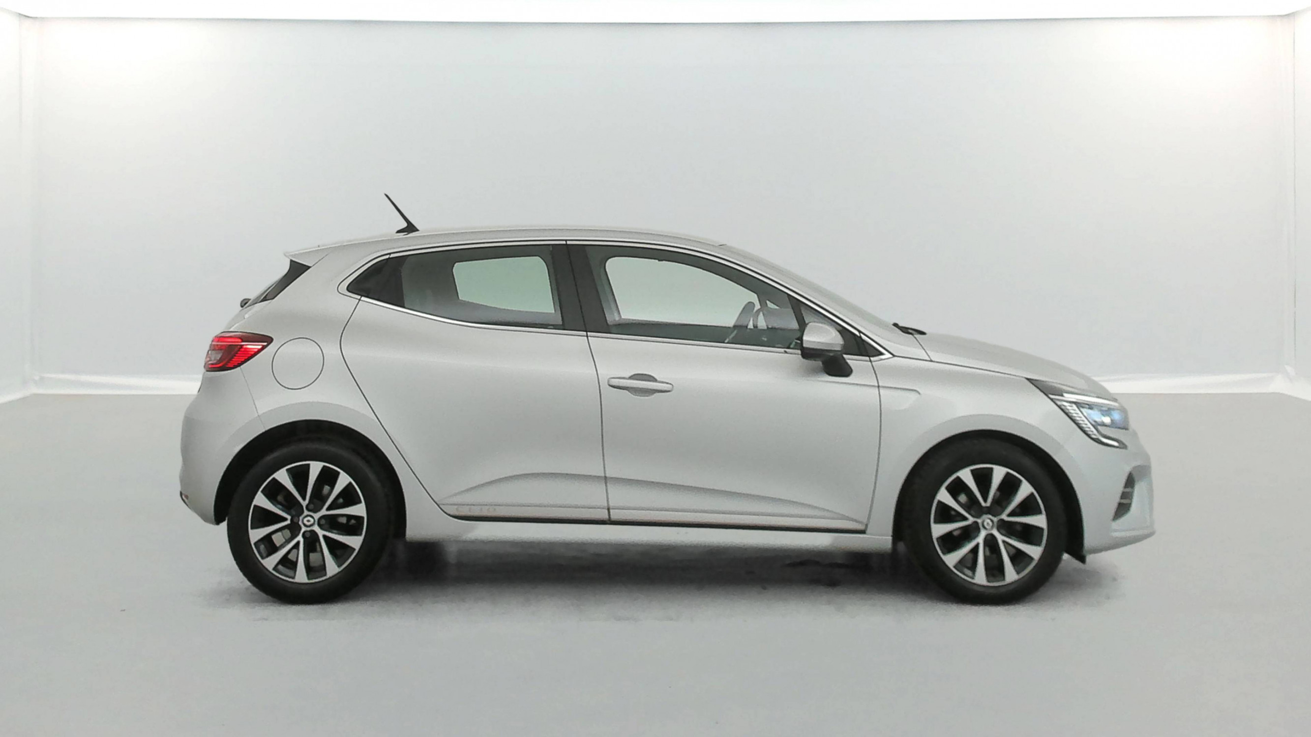 Vente en ligne Renault Clio 5 Clio TCe 90 - 21N au prix de 14 890 €