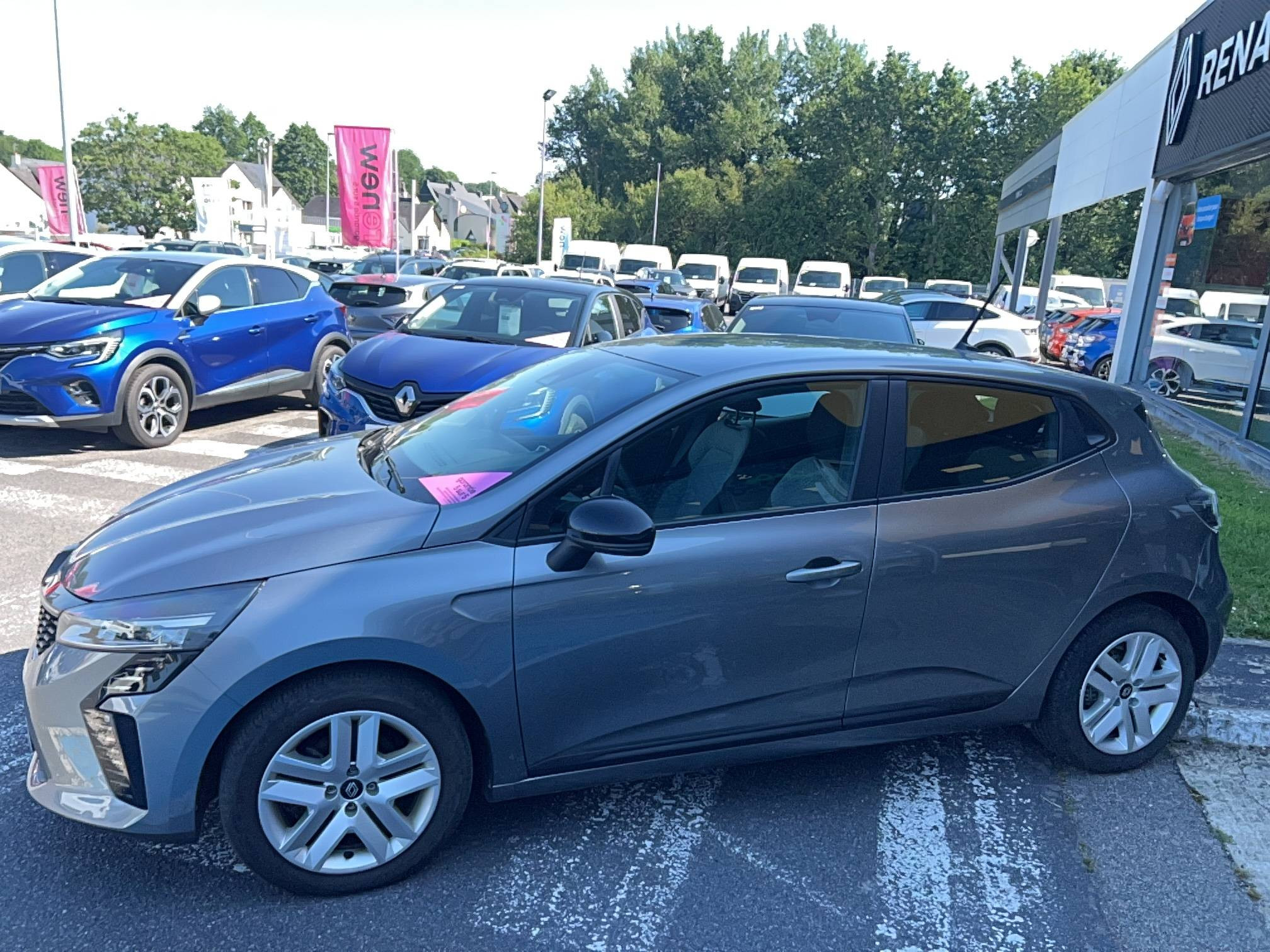 Vente en ligne Renault Clio 5 Clio TCe 90 au prix de 15 990 €